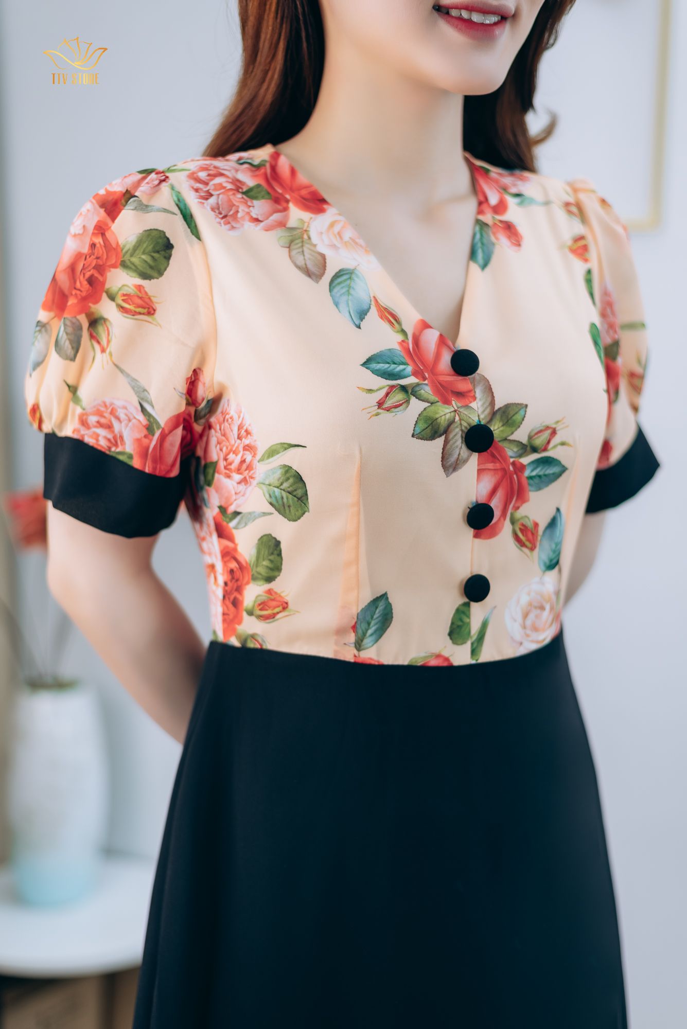 Đầm form A - Cổ tim kết nút tay ngắn - AH - Kem hoa đỏ - TTV1239