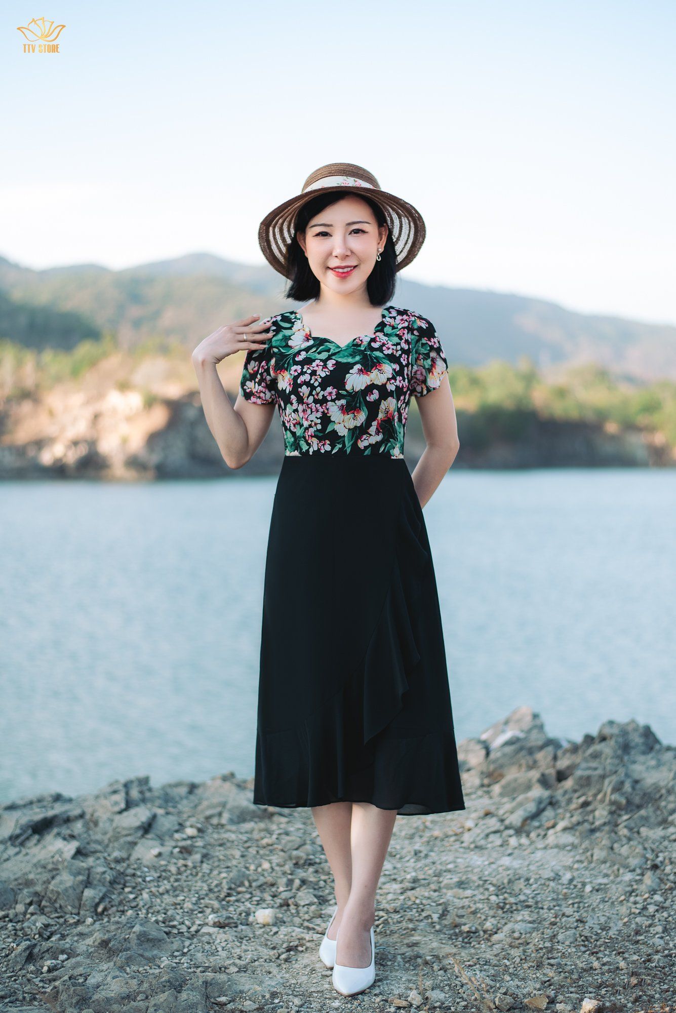 Đầm form A - Cổ sóng nước tay búp - CT - Đen hoa -  TTV1869