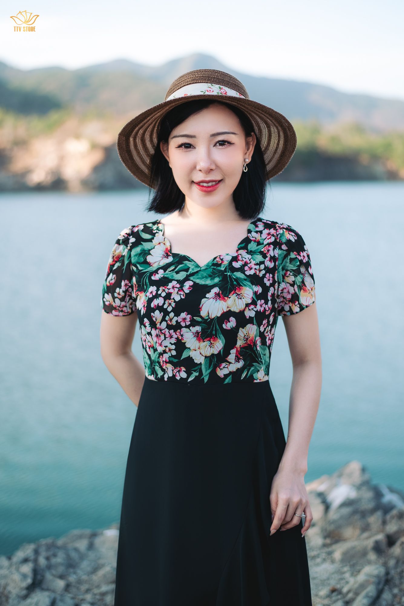 Đầm form A - Cổ sóng nước tay búp - CT - Đen hoa -  TTV1869