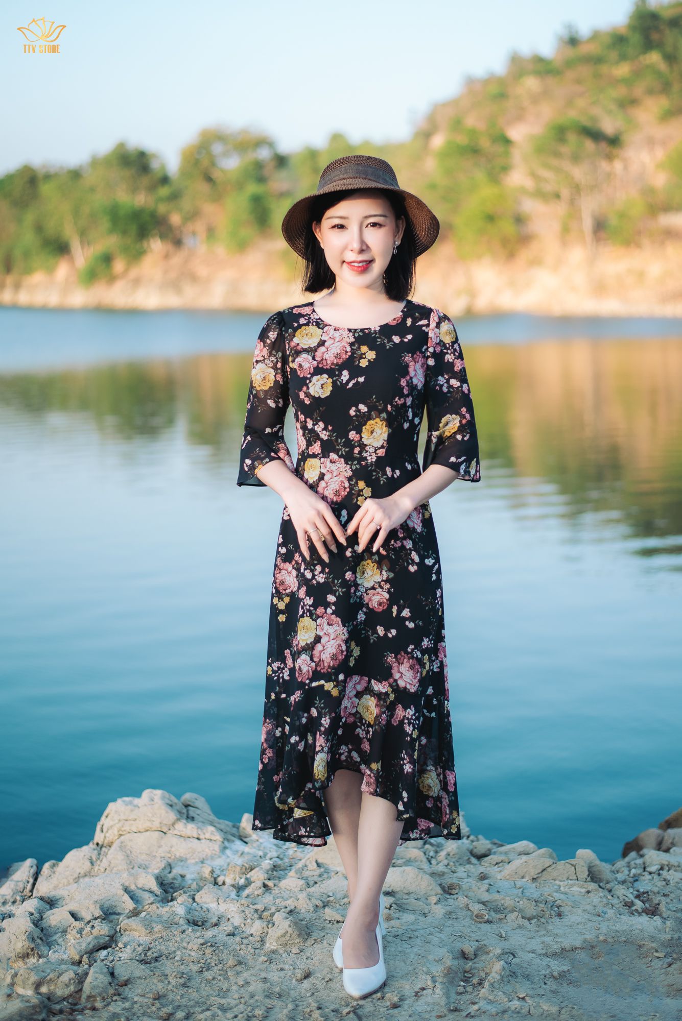 Đầm xòe mullet - Cổ tròn tay chuông - CD - Đen hoa - TTV1862