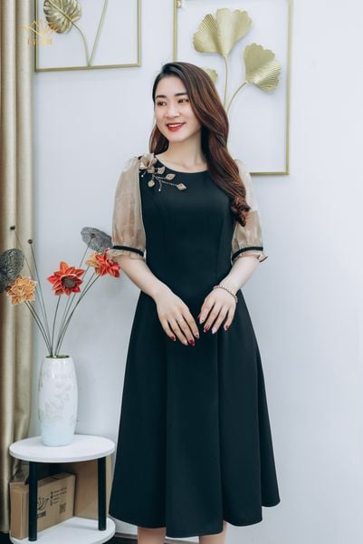 Đầm xoè 8 mảnh - Cổ tròn kết hoa tay lỡ - CD - Đen - TTV1253