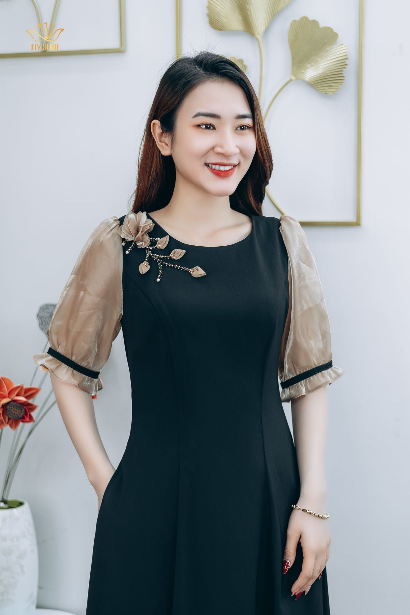 Đầm xoè 8 mảnh - Cổ tròn kết hoa tay lỡ - CD - Đen - TTV1253