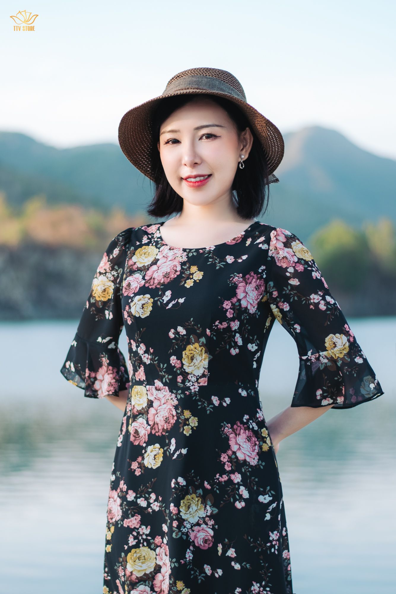 Đầm xòe mullet - Cổ tròn tay chuông - CD - Đen hoa - TTV1862