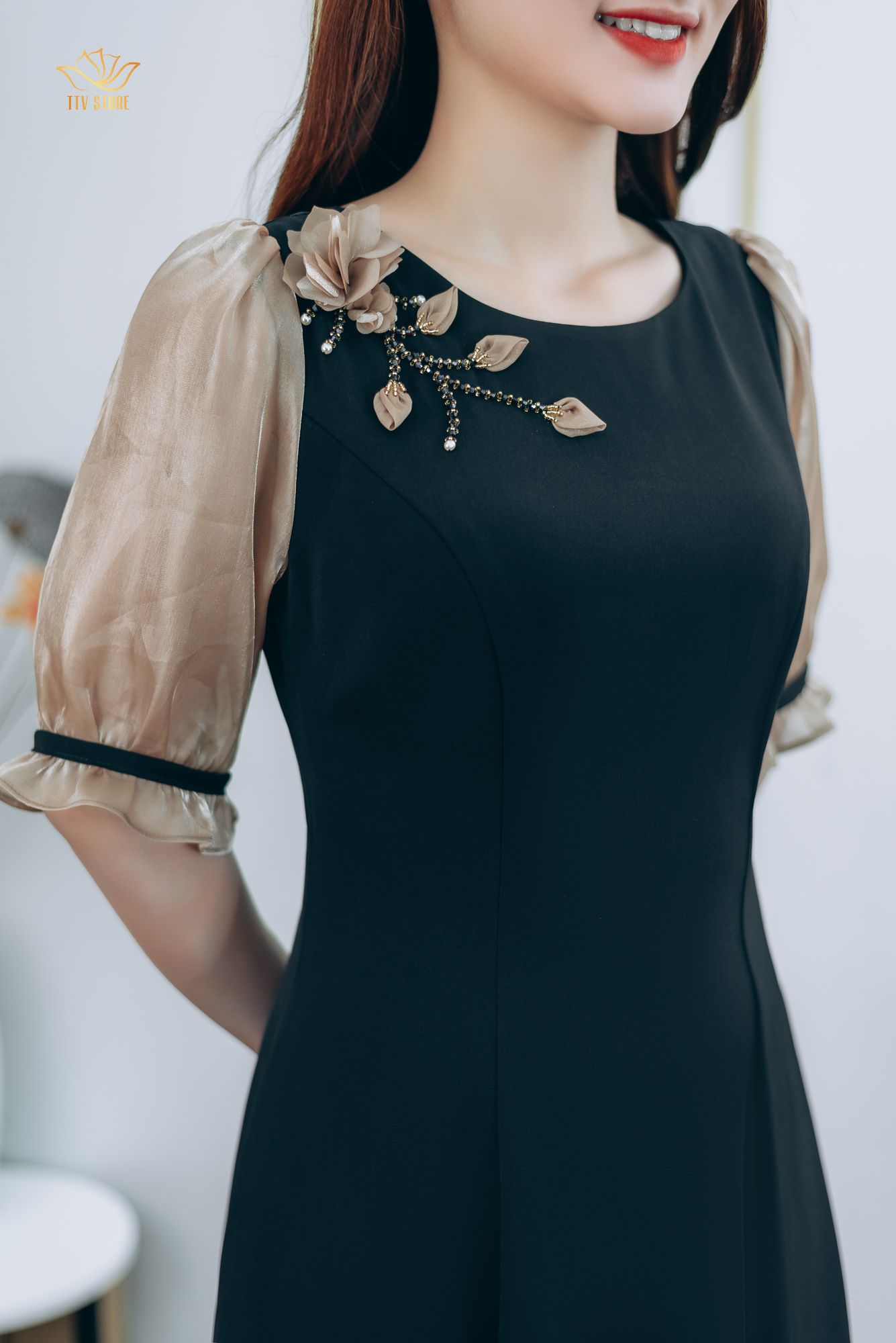 Đầm xoè 8 mảnh - Cổ tròn kết hoa tay lỡ - CD - Đen - TTV1253