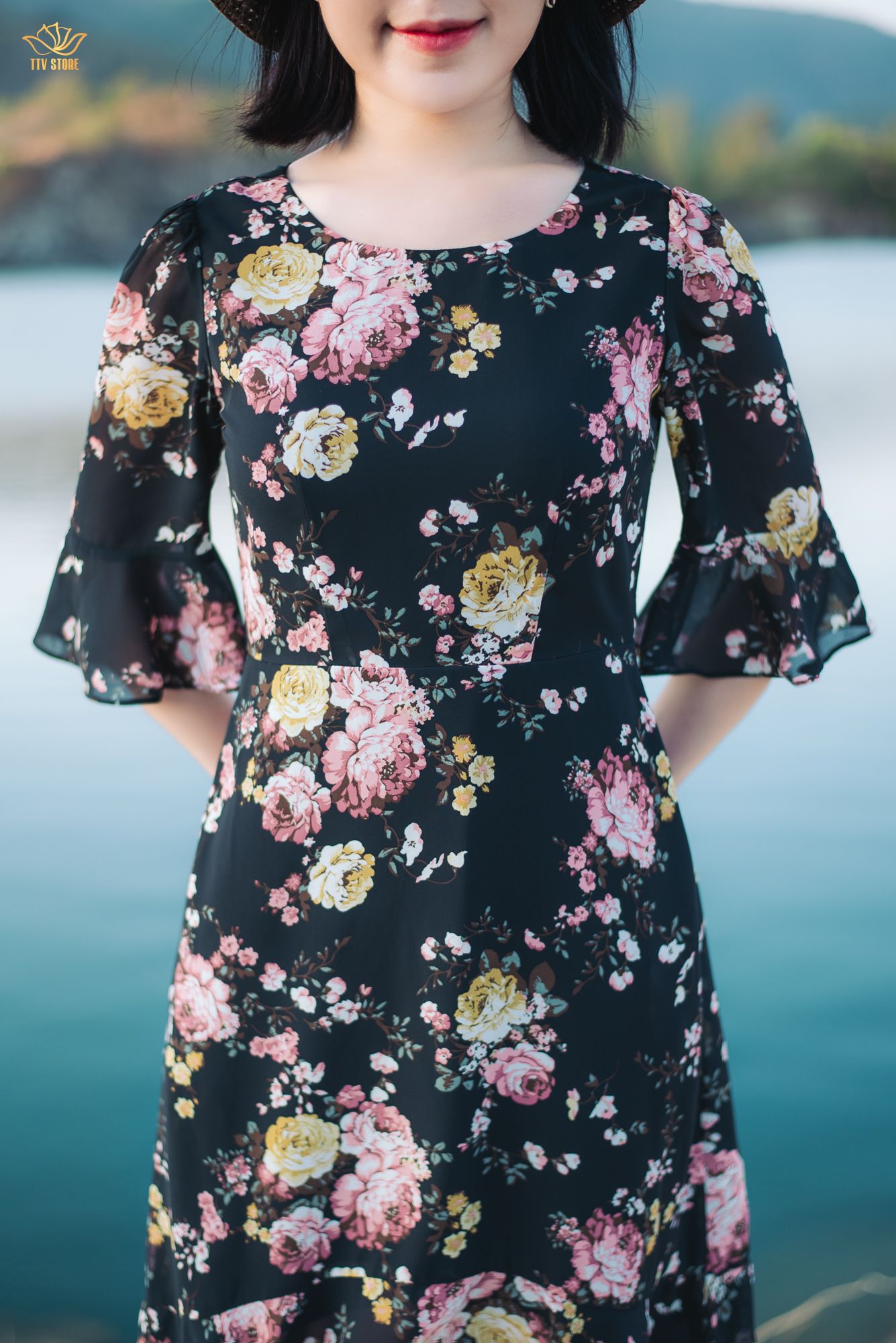 Đầm xòe mullet - Cổ tròn tay chuông - CD - Đen hoa - TTV1862