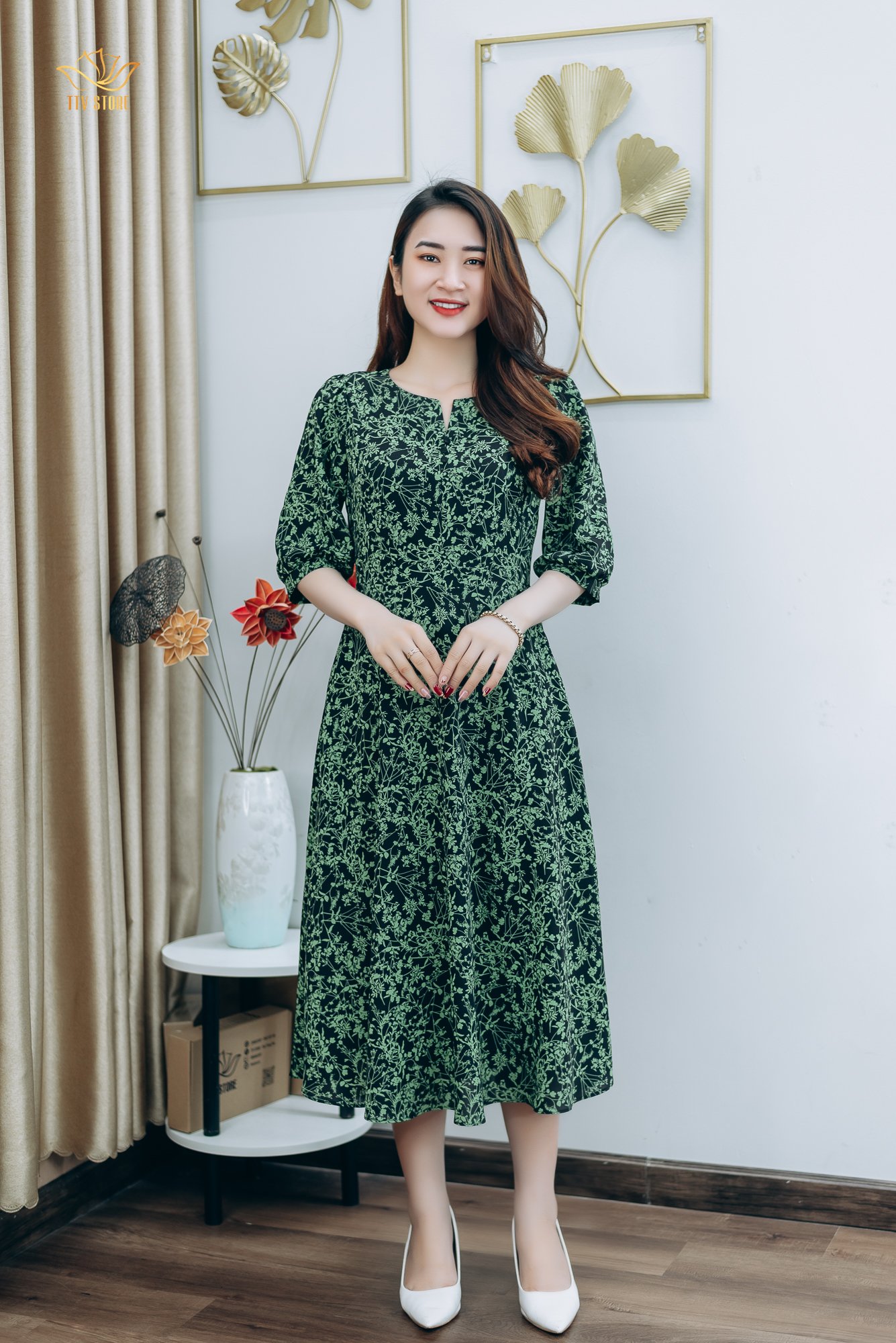 Đầm xòe - Cổ tròn khoét V tay lỡ - CD - Đen hoa xanh - TTV1258