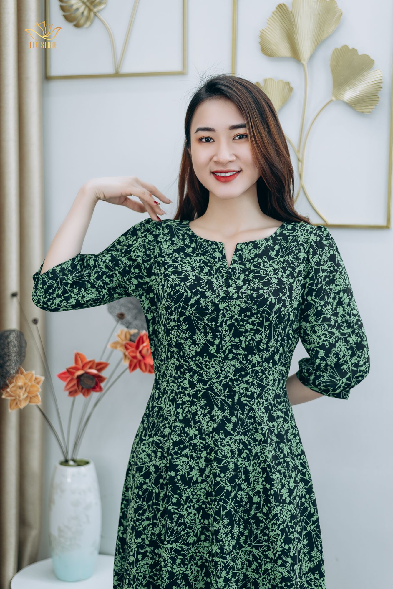 Đầm xòe - Cổ tròn khoét V tay lỡ - CD - Đen hoa xanh - TTV1258