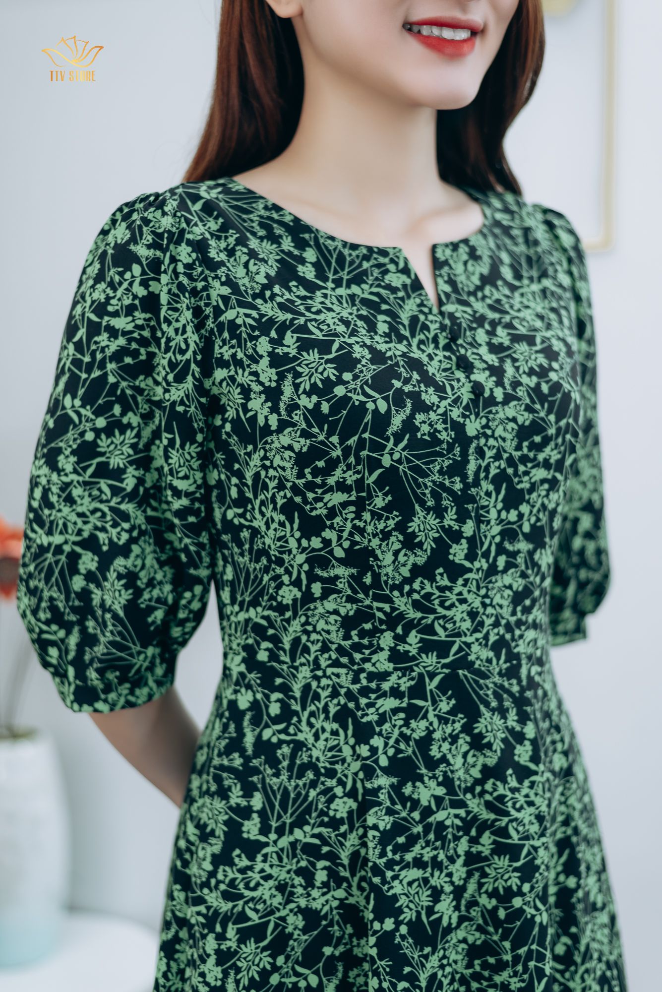 Đầm xòe - Cổ tròn khoét V tay lỡ - CD - Đen hoa xanh - TTV1258