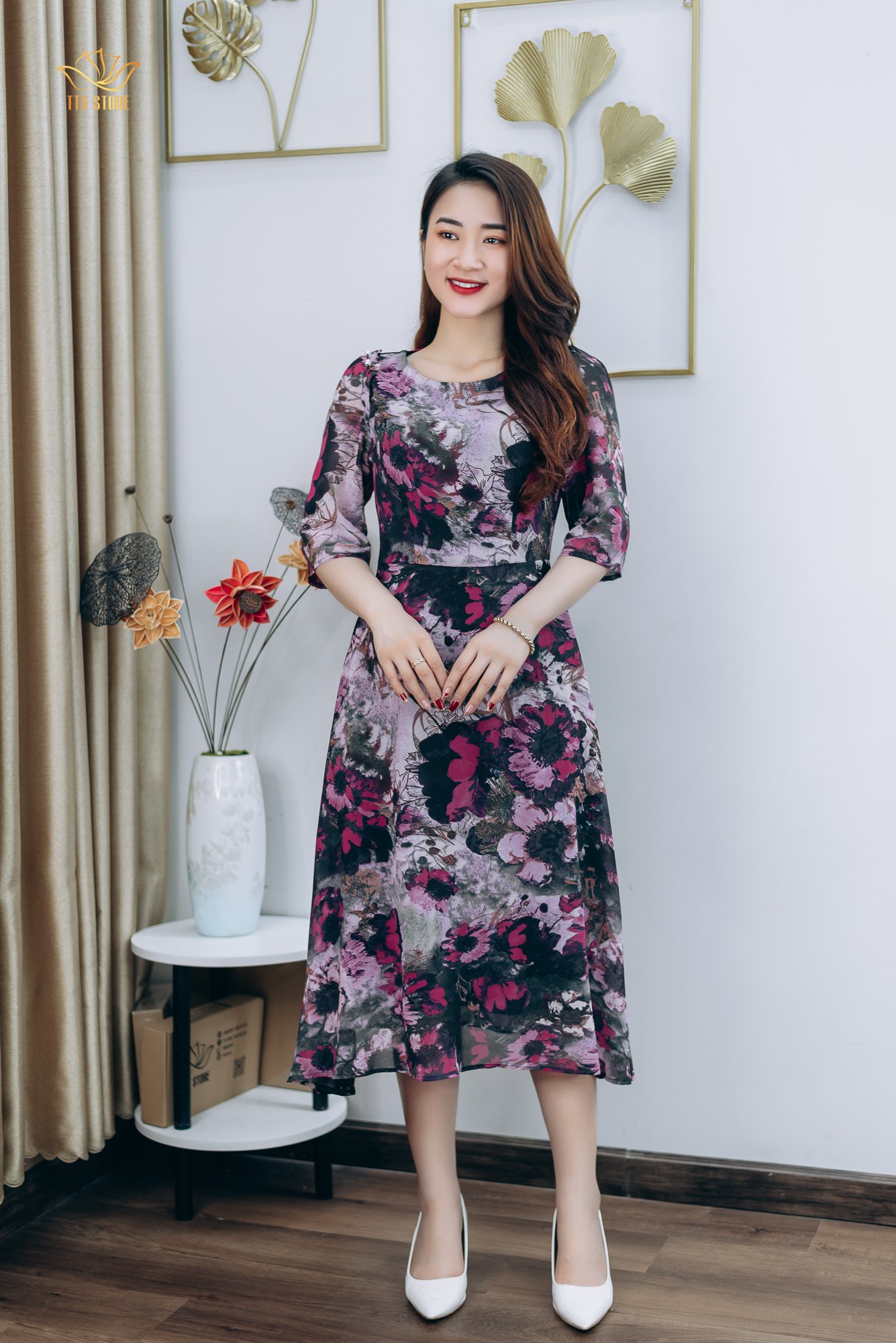 Đầm xoè - Cổ tròn tay lỡ vai đính ngọc - CV - Đen hoa hồng  - TTV1262