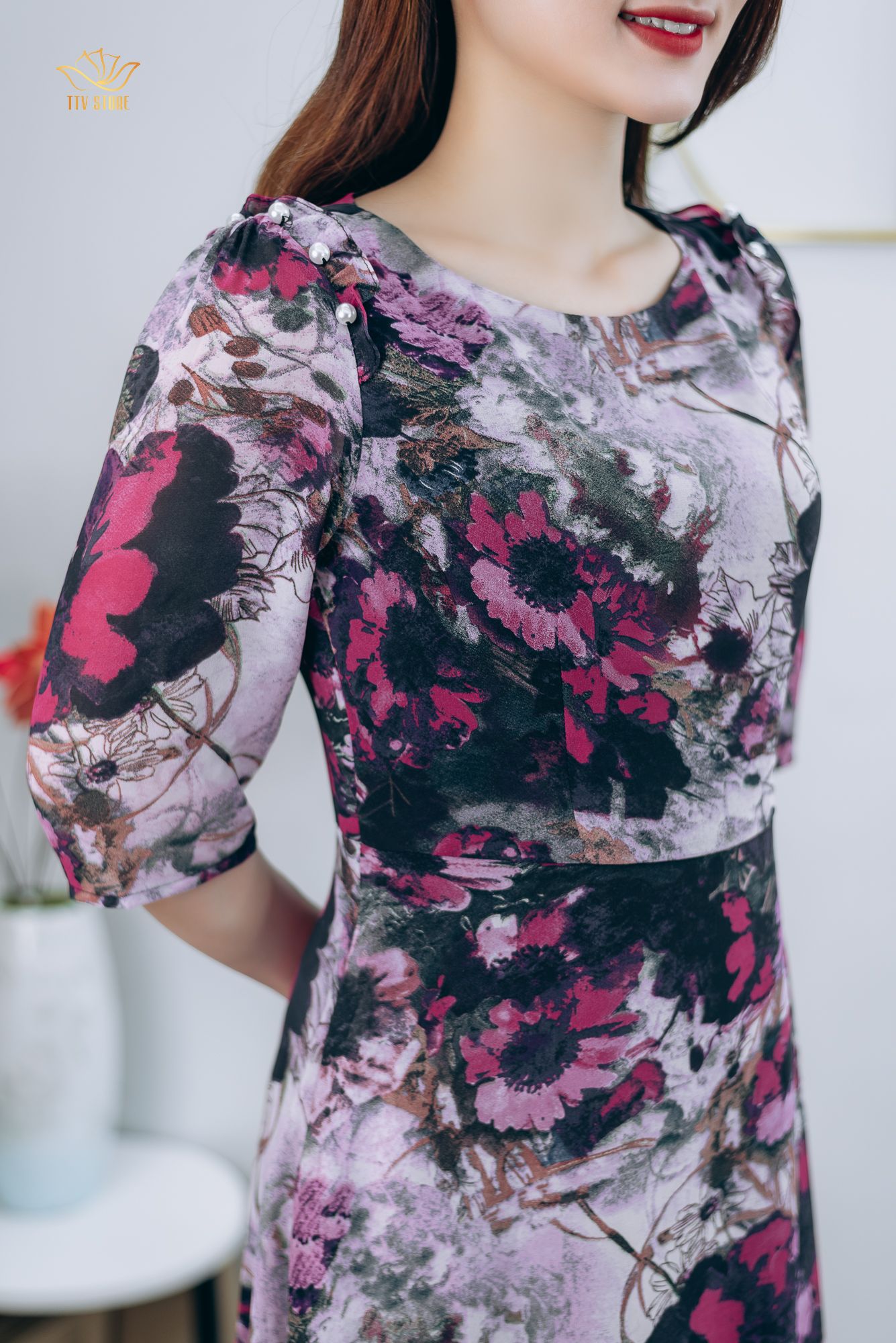 Đầm xoè - Cổ tròn tay lỡ vai đính ngọc - CV - Đen hoa hồng  - TTV1262