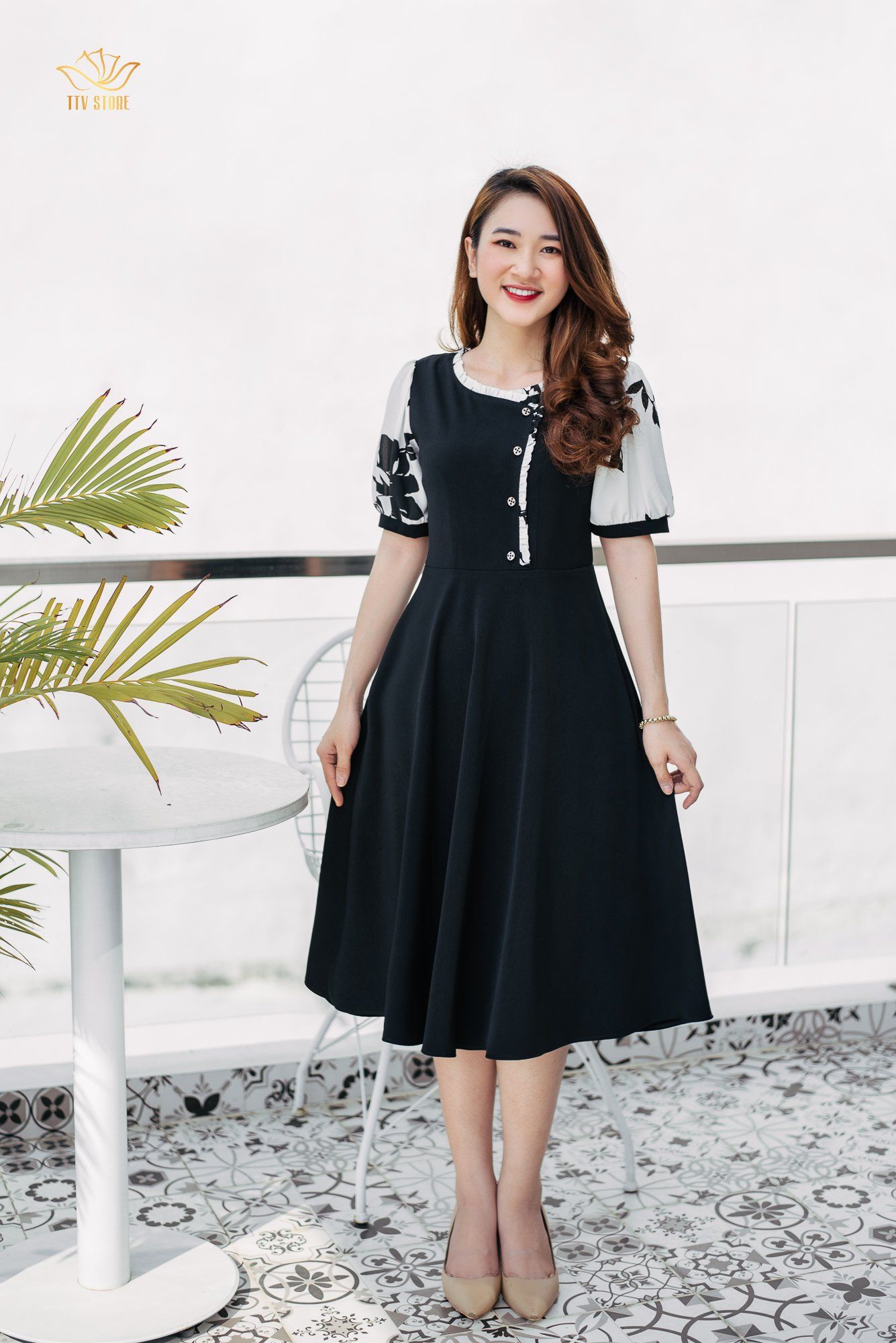 Đầm xoè - Cổ tròn phối nút - CD - Đen - TTV975