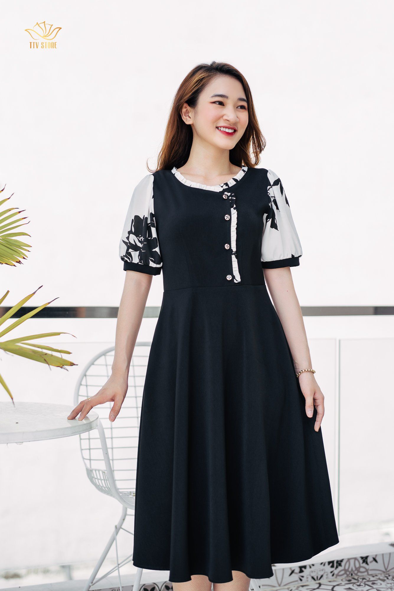 Đầm xoè - Cổ tròn phối nút - CD - Đen - TTV975