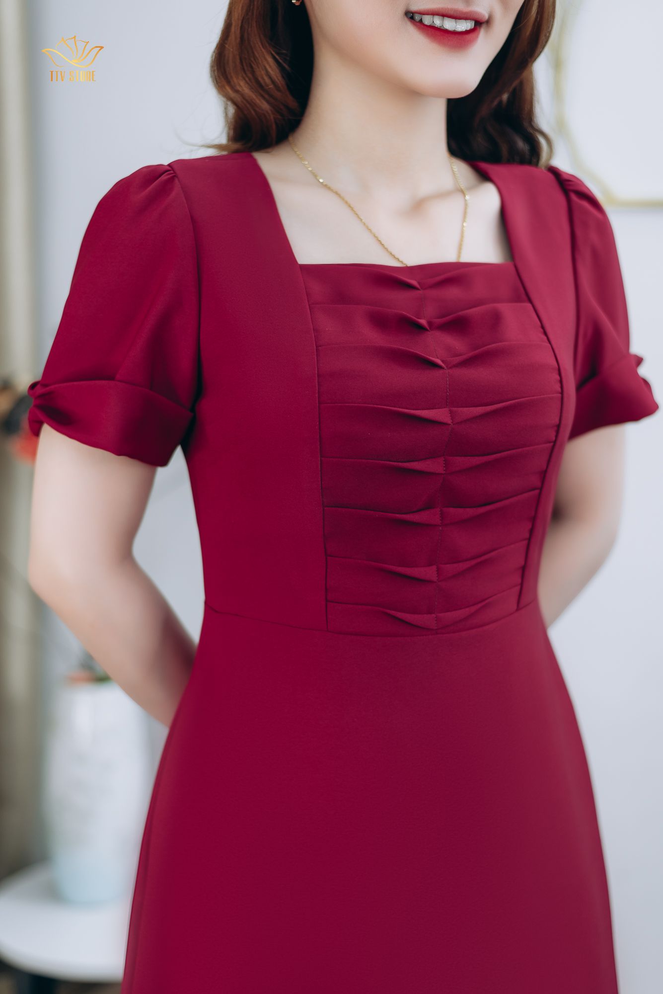 Đầm form A - Cổ vuông xếp ngực tay ngắn - CT - Đỏ đô - TTV1264