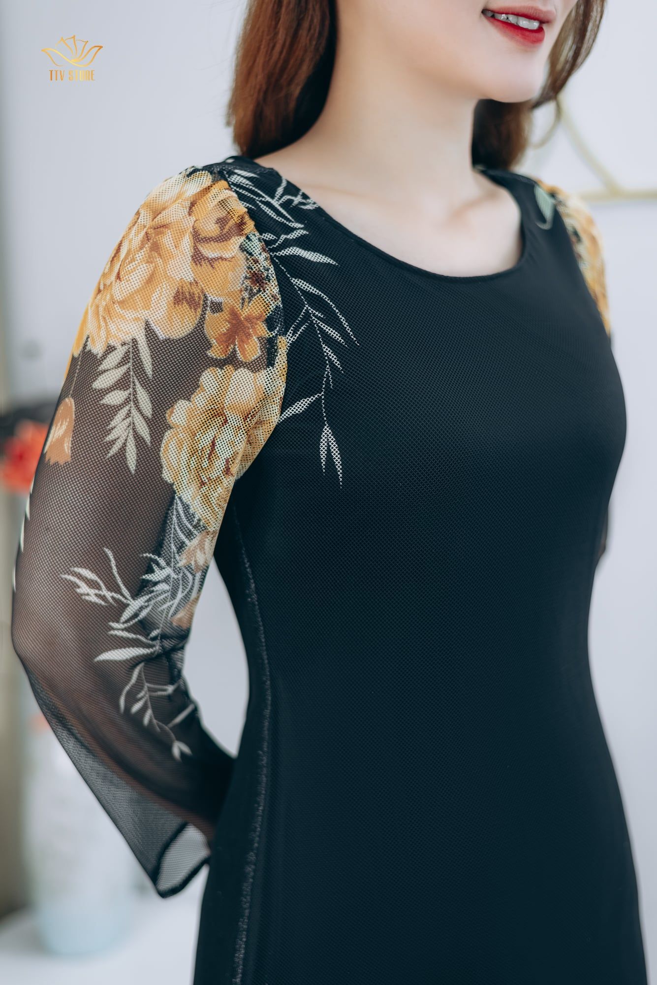 Dạ hội - Cổ tròn tay dài - CT - Đen hoa vàng - TTV1269