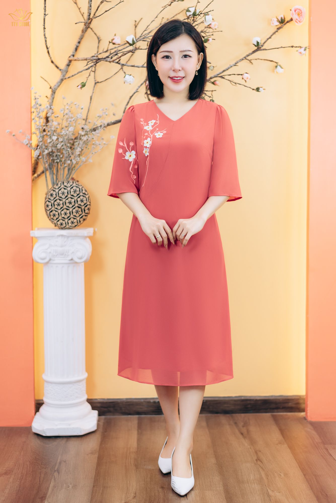 Đầm suông - Cổ tim thêu hoa tay lỡ - CT - Cam sữa - TTV1861