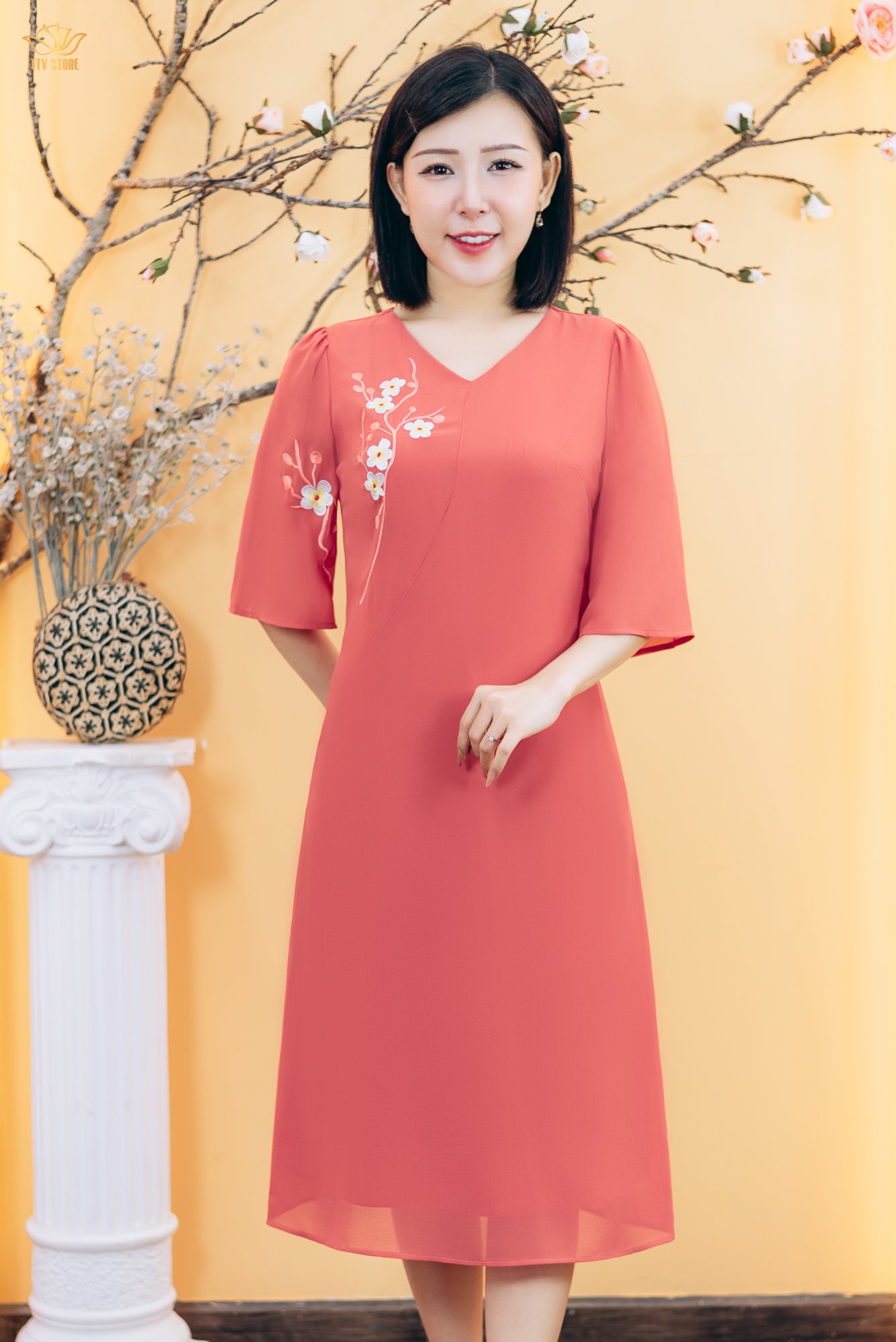 Đầm suông - Cổ tim thêu hoa tay lỡ - CT - Cam sữa - TTV1861