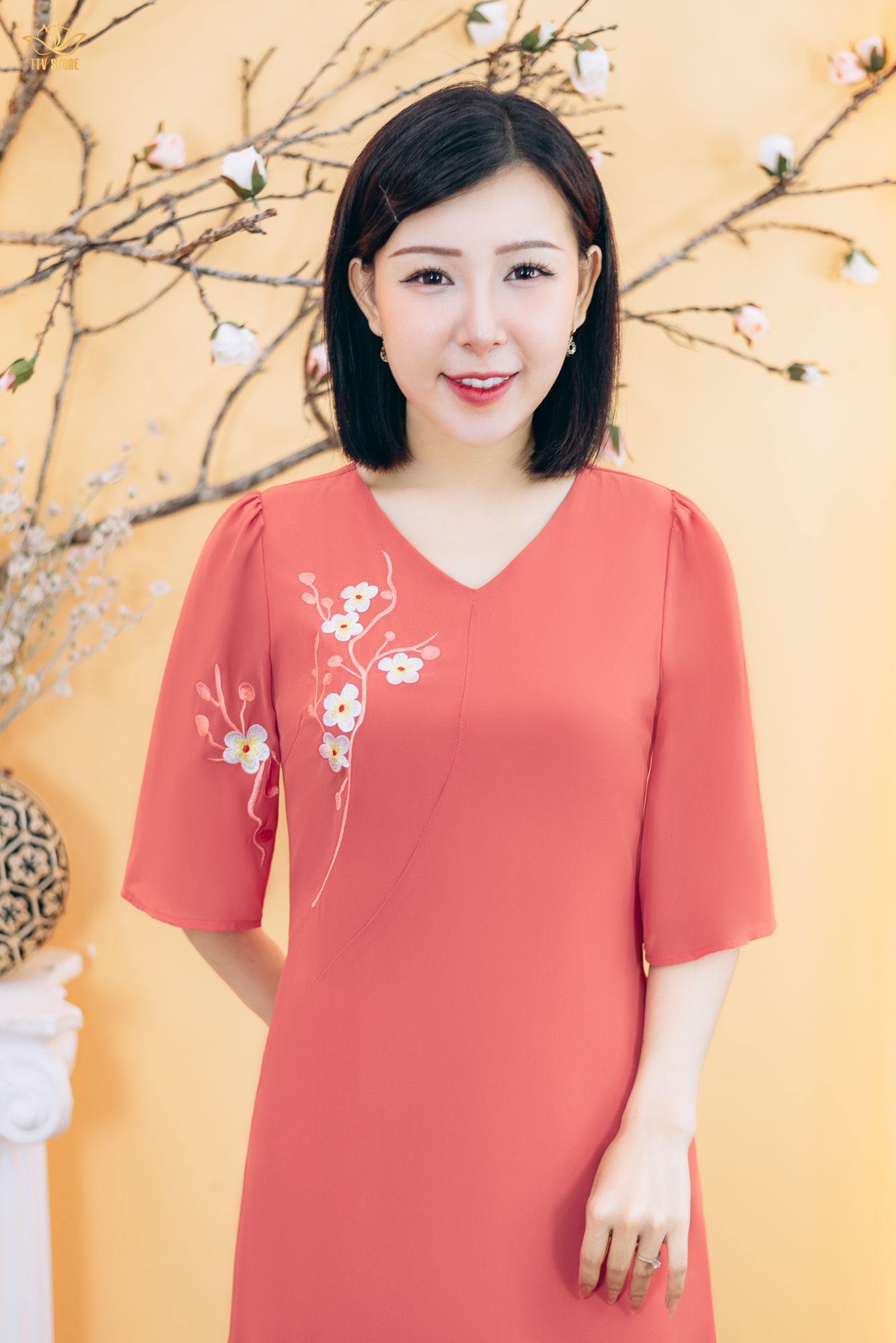 Đầm suông - Cổ tim thêu hoa tay lỡ - CT - Cam sữa - TTV1861