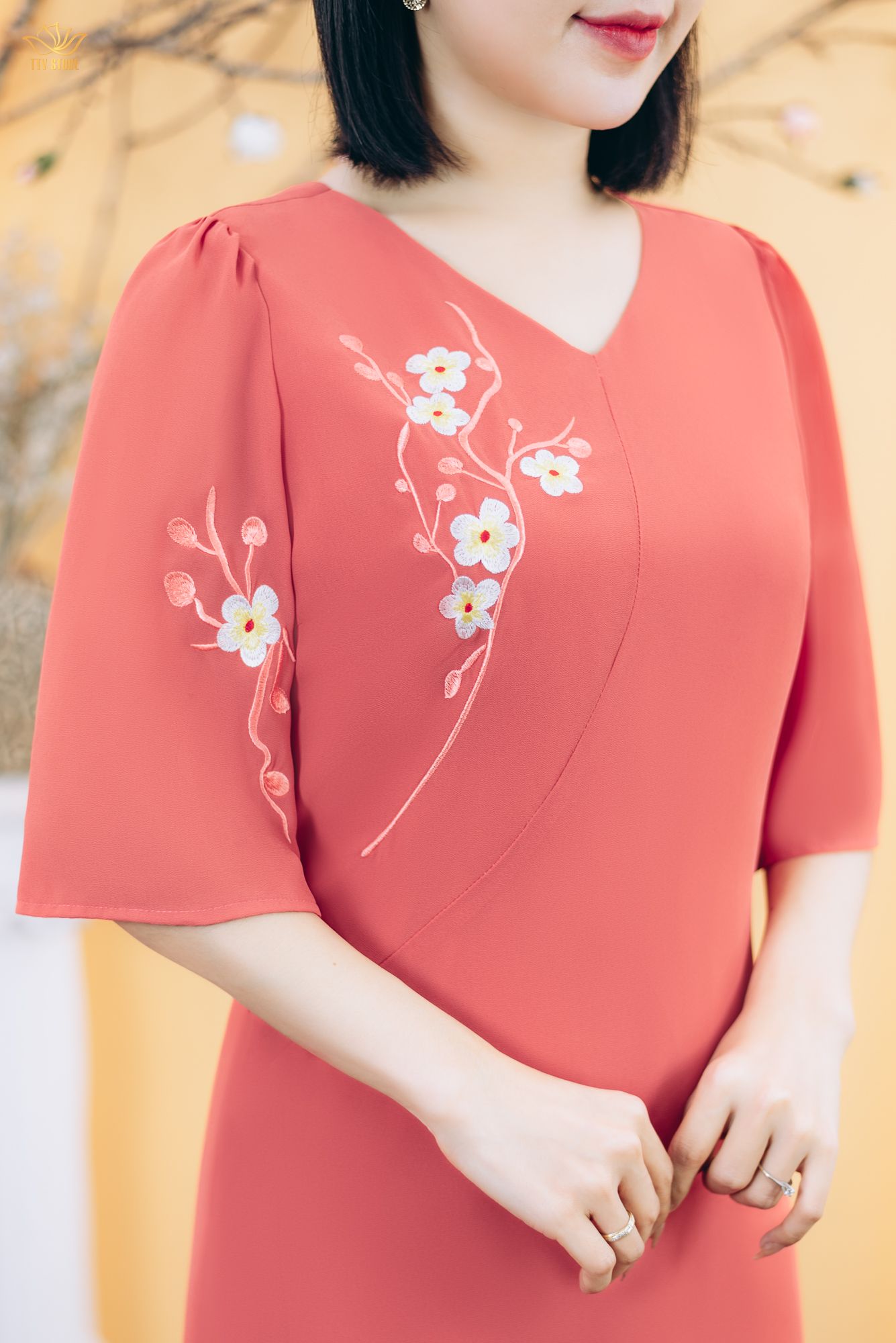 Đầm suông - Cổ tim thêu hoa tay lỡ - CT - Cam sữa - TTV1861
