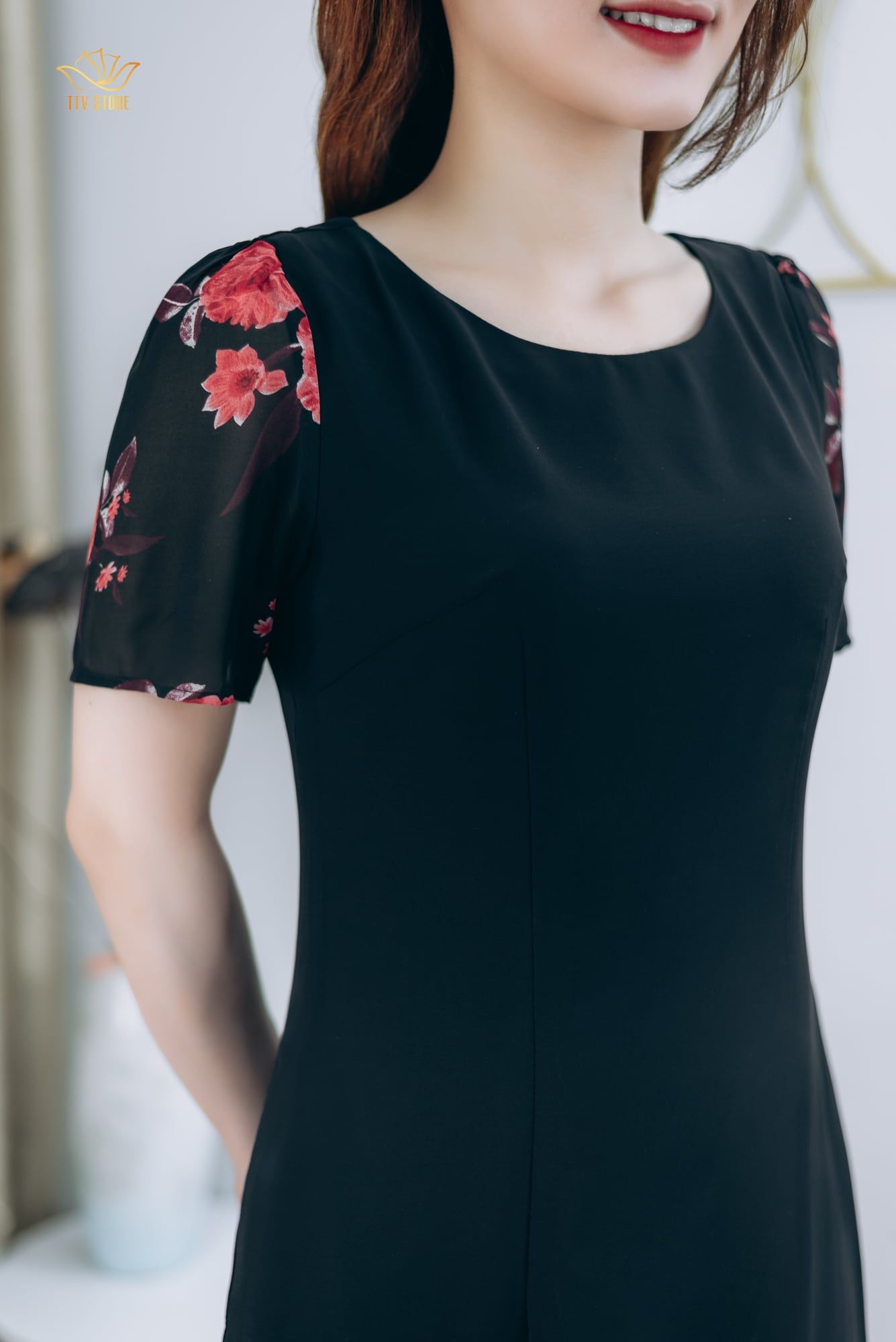 Đầm suông - Cổ tròn tay ngắn - CD - Đen hoa đỏ - TTV1275