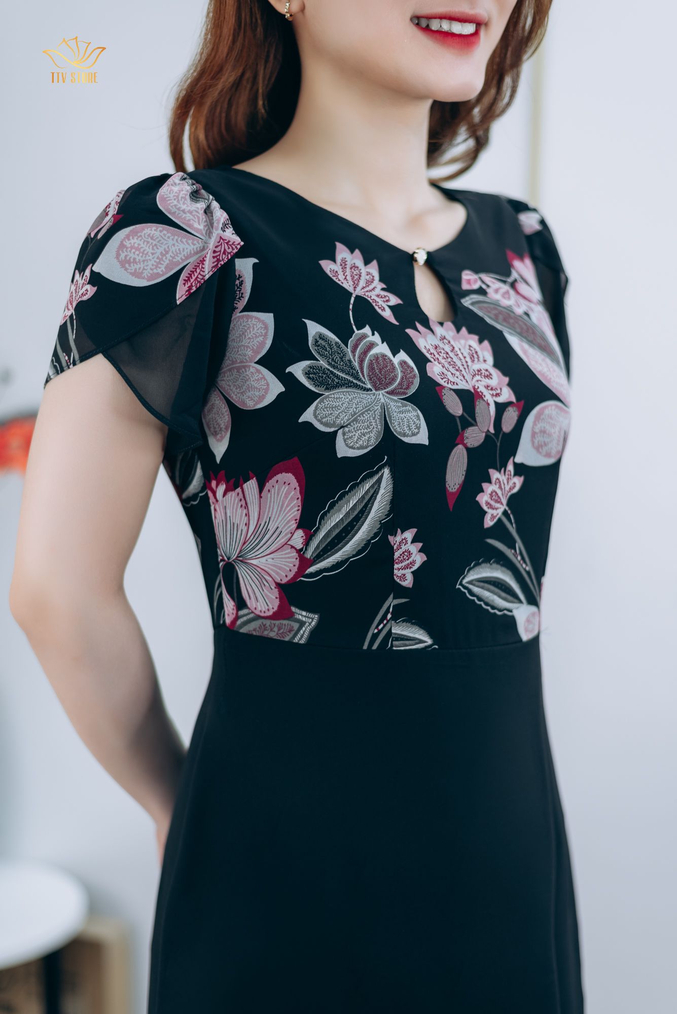 Đầm xoè - Cổ tròn kết nút - CD - Đen hoa - TTV1276