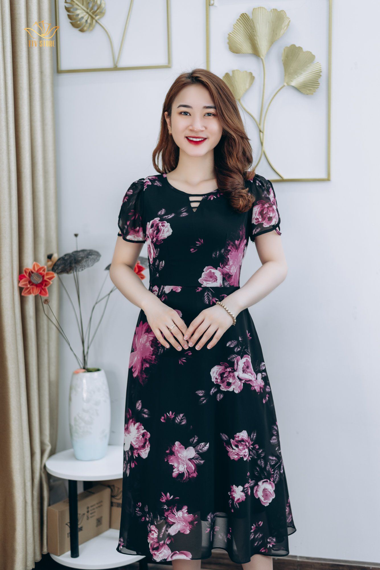 Đầm xòe - Cổ tròn khoét V - CT - Đen hoa tím - TTV1279