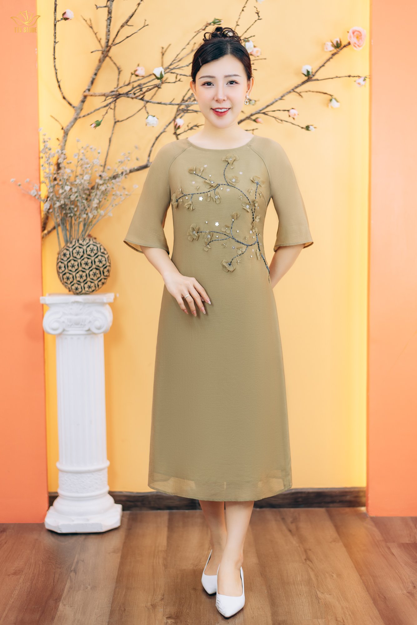 Đầm suông - Cổ tròn kết hoa đính cườm ngọc tay lỡ - CD - Vàng bơ - TTV1875