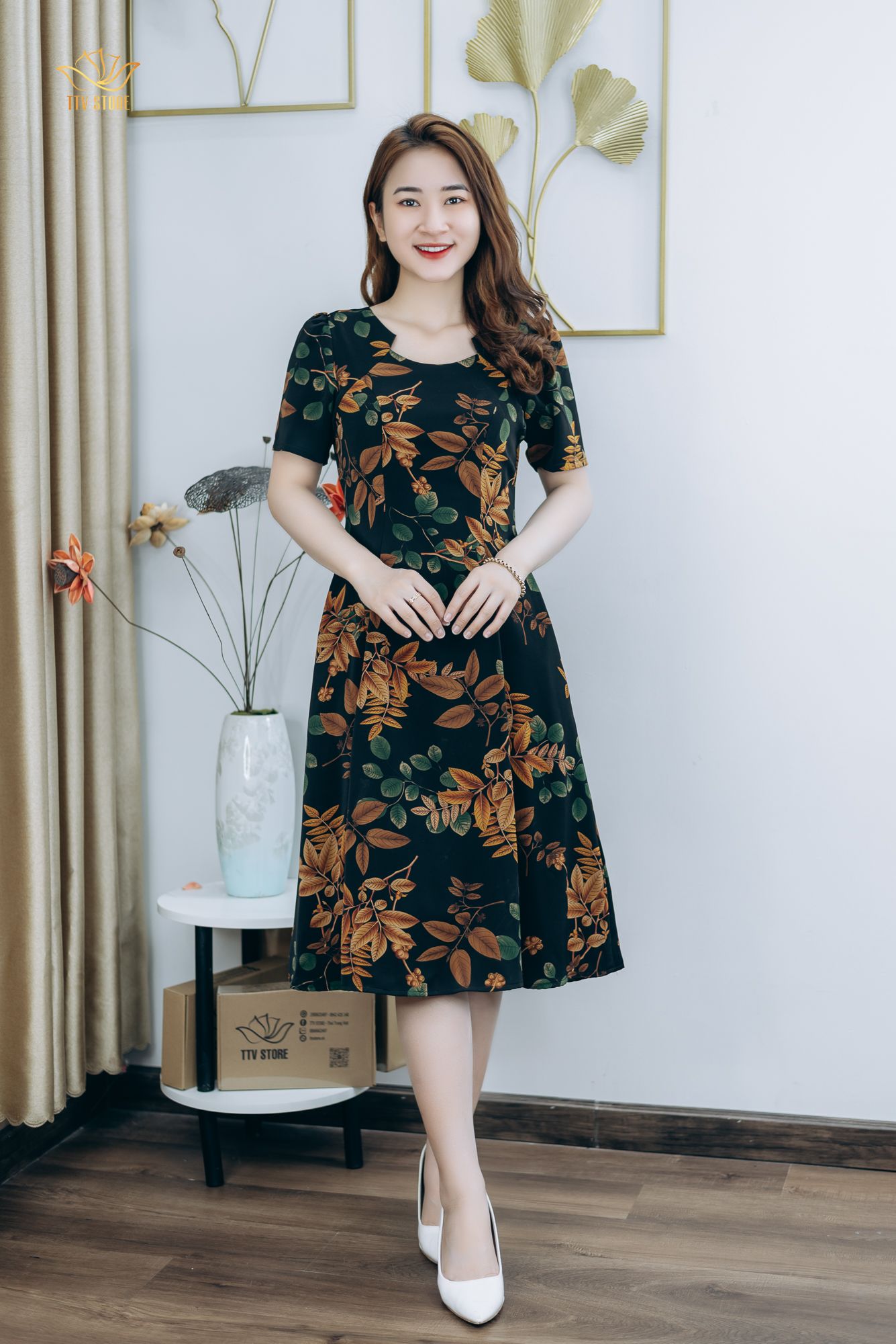 Đầm xòe - Cổ tròn tay ngắn - CV - Đen lá vàng - TTV1267