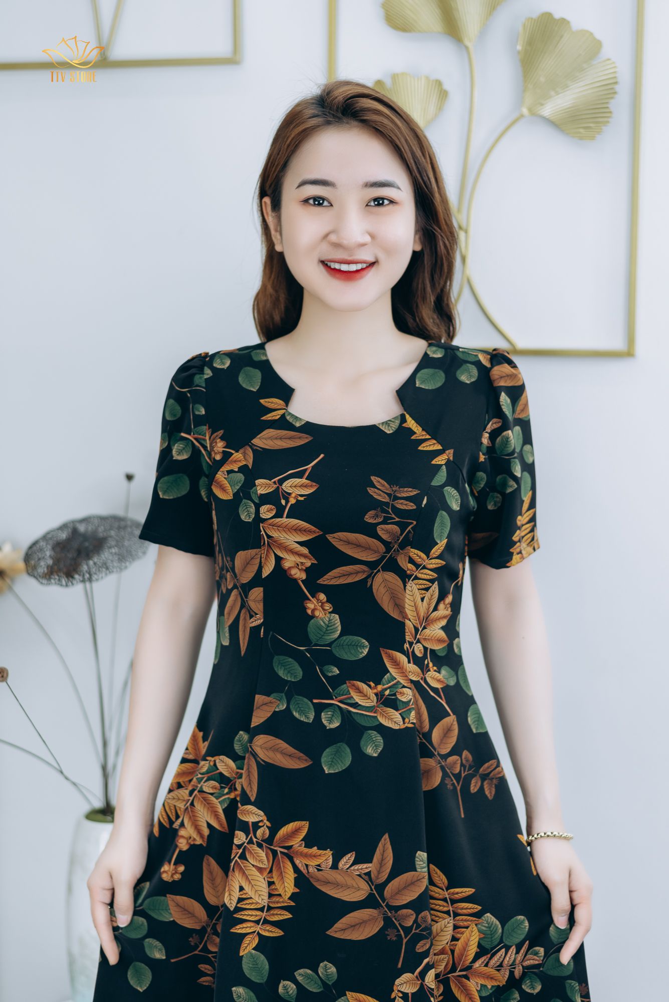 Đầm xòe - Cổ tròn tay ngắn - CV - Đen lá vàng - TTV1267
