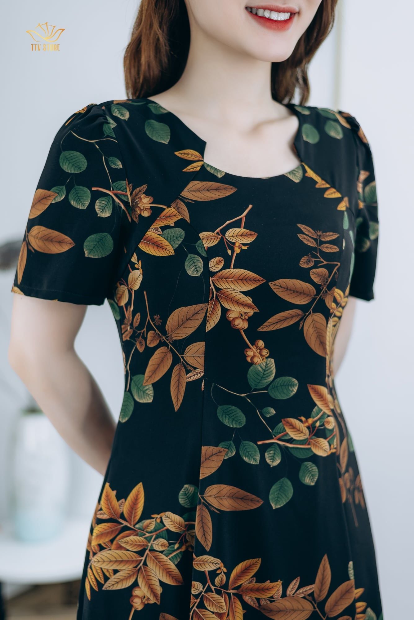 Đầm xòe - Cổ tròn tay ngắn - CV - Đen lá vàng - TTV1267