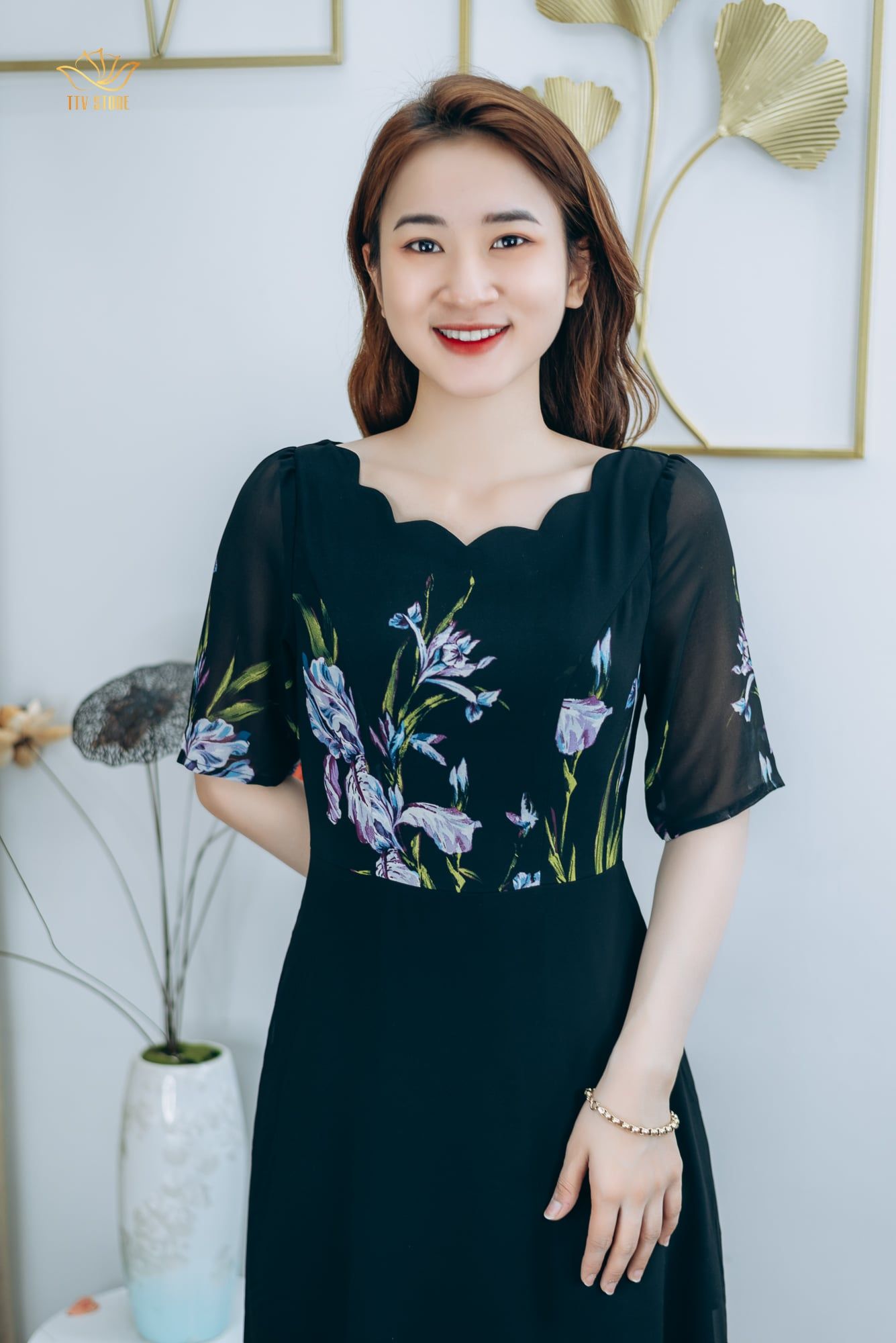 Đầm xòe - Cổ sóng nước tay lỡ - CV - Đen hoa tím - TTV1281