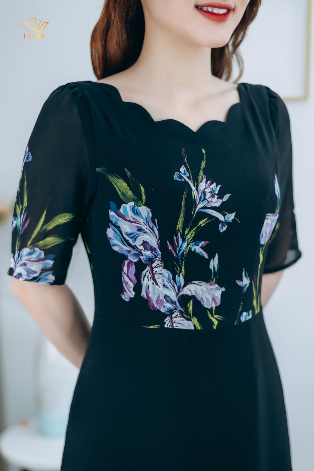 Đầm xòe - Cổ sóng nước tay lỡ - CV - Đen hoa tím - TTV1281