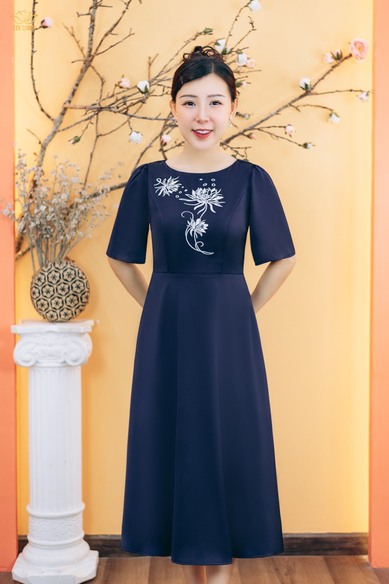 Đầm xòe - Cổ tròn thêu hoa tay loe - CT - Xanh đen - TTV1887