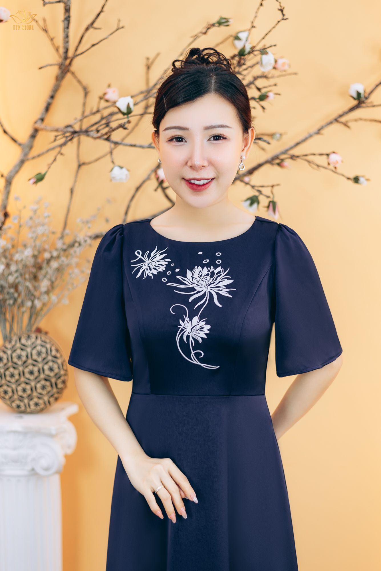 Đầm xòe - Cổ tròn thêu hoa tay loe - CT - Xanh đen - TTV1887