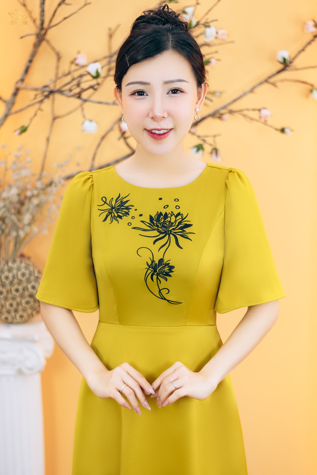 Đầm xòe - Cổ tròn thêu hoa tay loe - CT - Vàng chanh - TTV1887