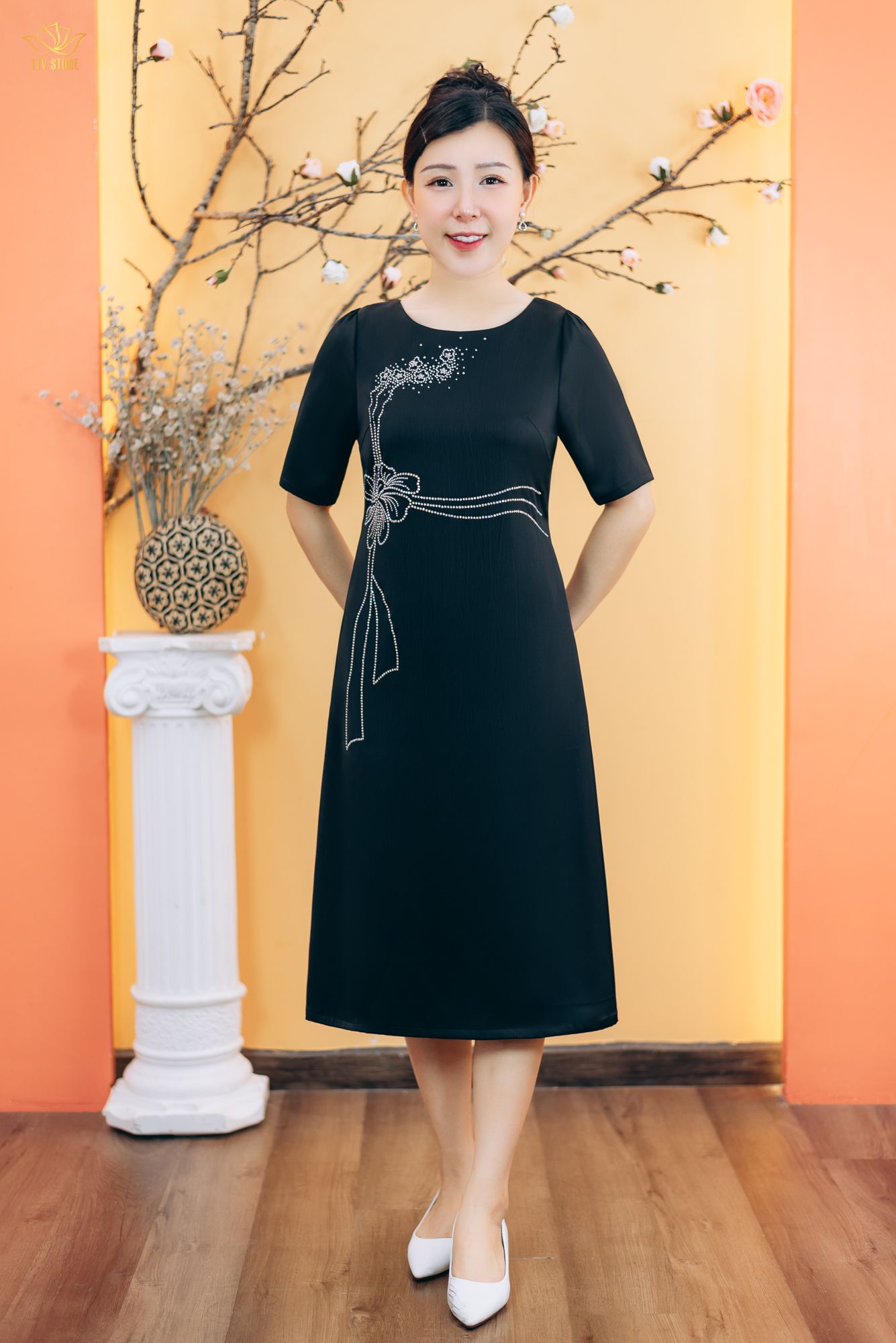 Đầm suông - Cổ tròn ép đá tay ngắn  - CT - Đen - TTV1880