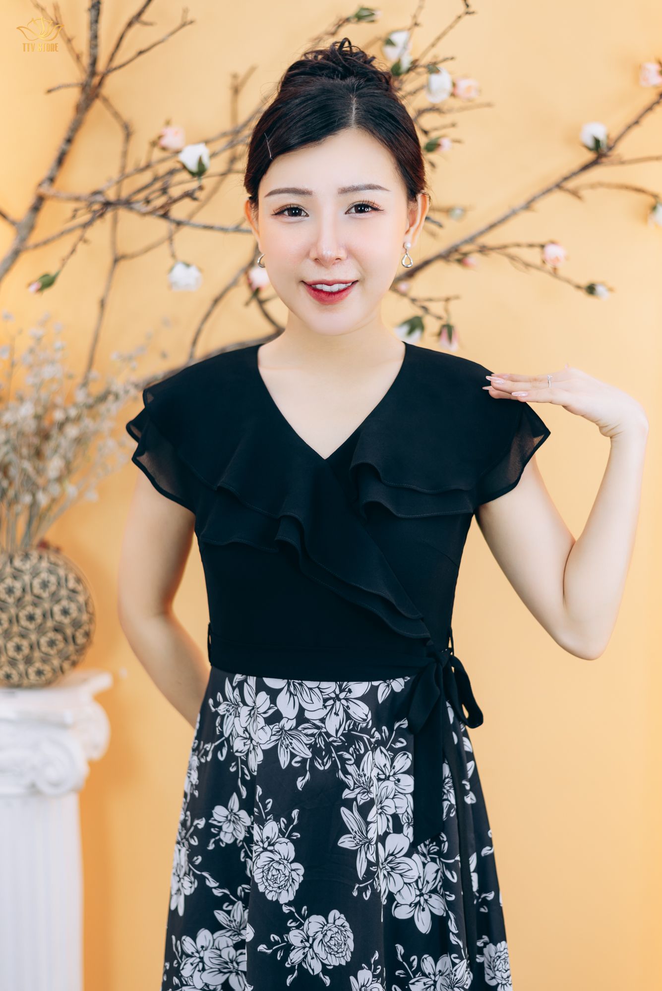 Đầm xòe - Cổ tim bèo tay sát nách thắt dây eo - CD - Đen hoa trắng - TTV1886