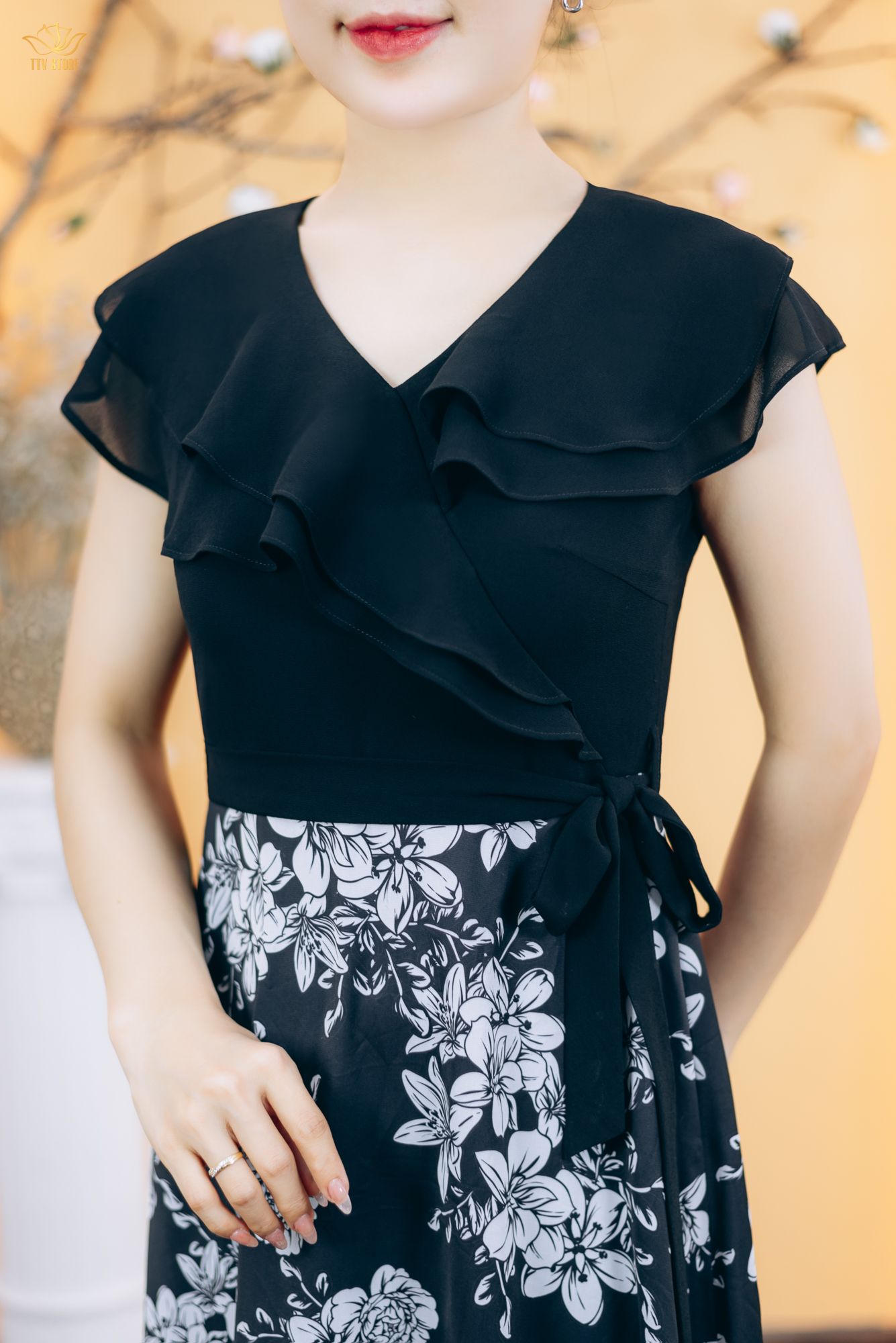 Đầm xòe - Cổ tim bèo tay sát nách thắt dây eo - CD - Đen hoa trắng - TTV1886