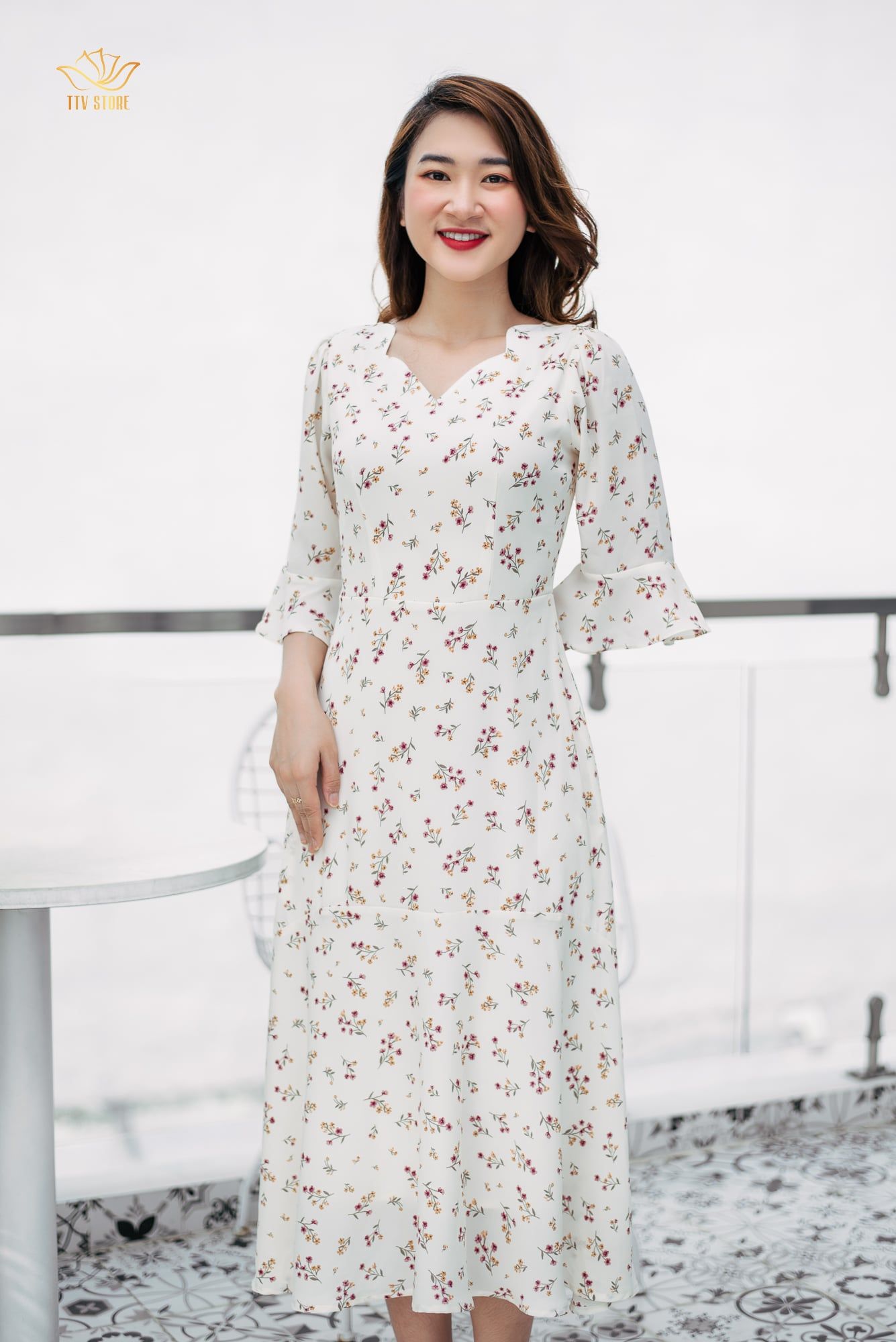 Maxi - Cổ sóng nước tay chuông - CV - Kem hoa - TTV996 *