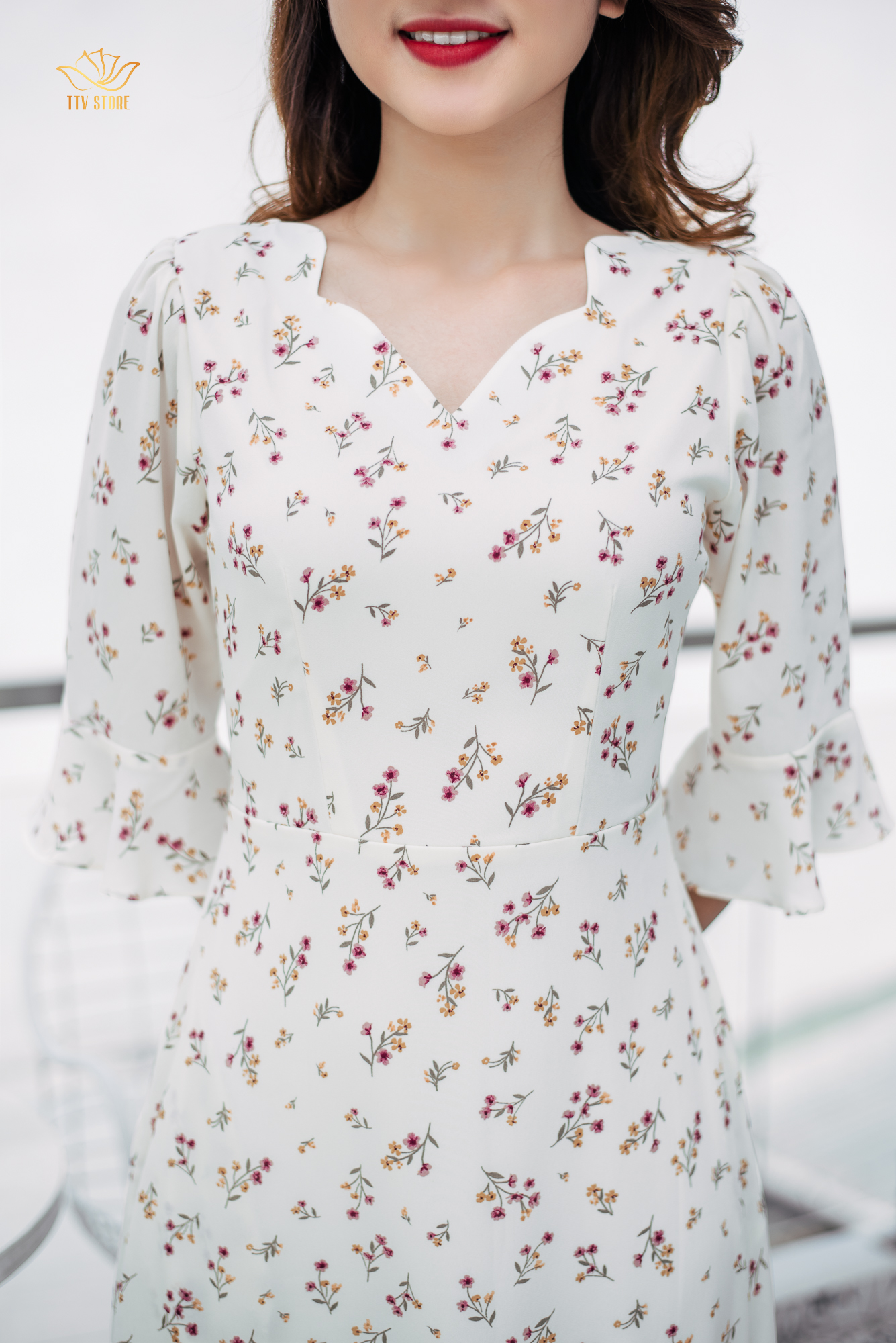 Maxi - Cổ sóng nước tay chuông - CV - Kem hoa - TTV996 *