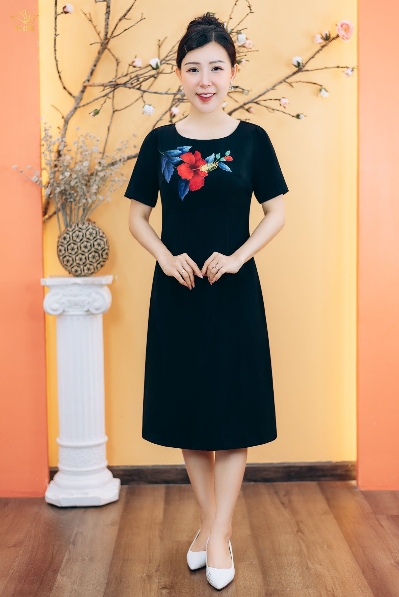 Đầm suông A - Cổ tròn vẽ hoa tay ngắn - CD - Đen - TTV1883