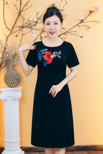 Đầm suông A - Cổ tròn vẽ hoa tay ngắn - CD - Đen - TTV1883