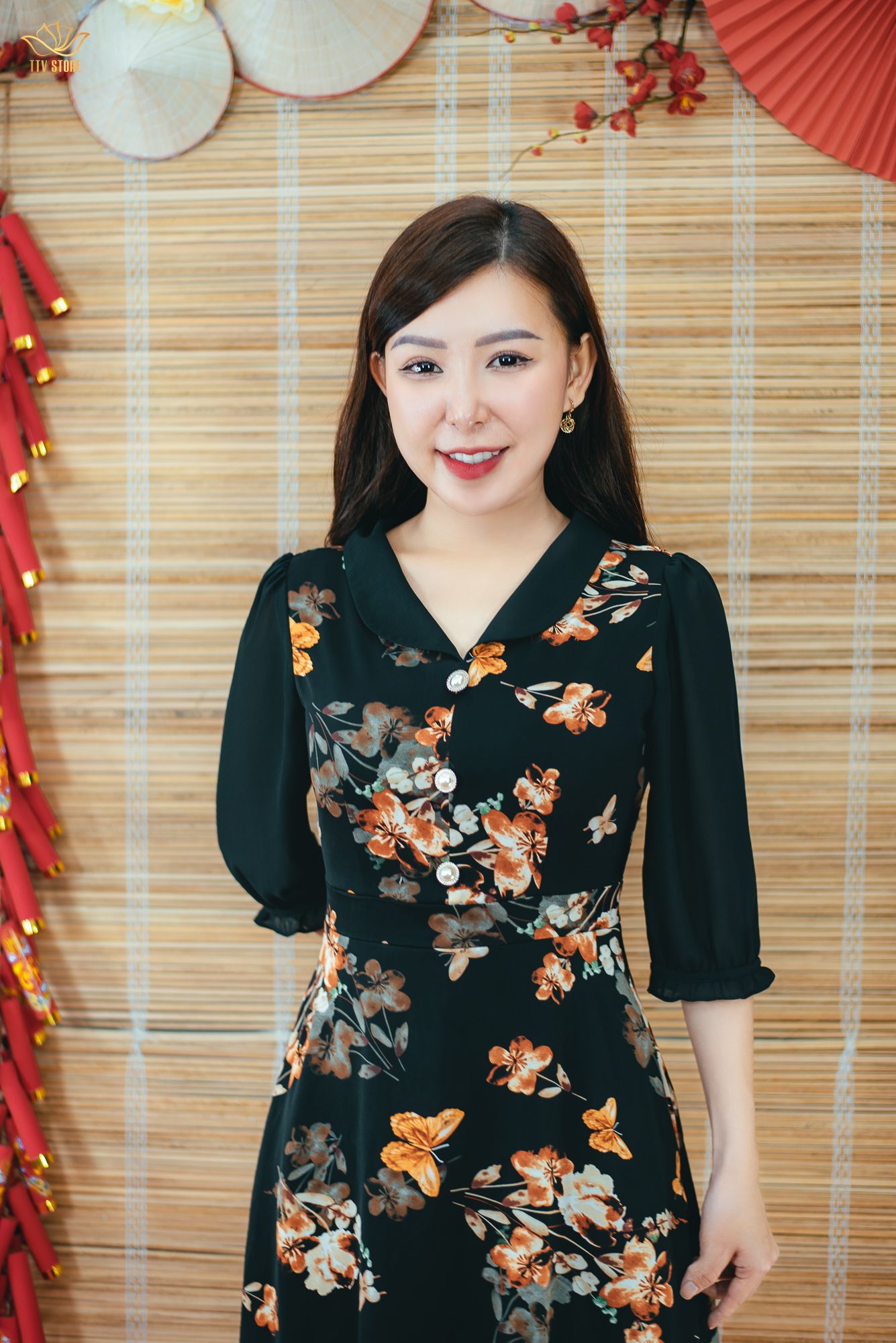 Đầm xòe - Cổ tim kết nút tay lỡ - CT - Đen hoa cam - TTV1541