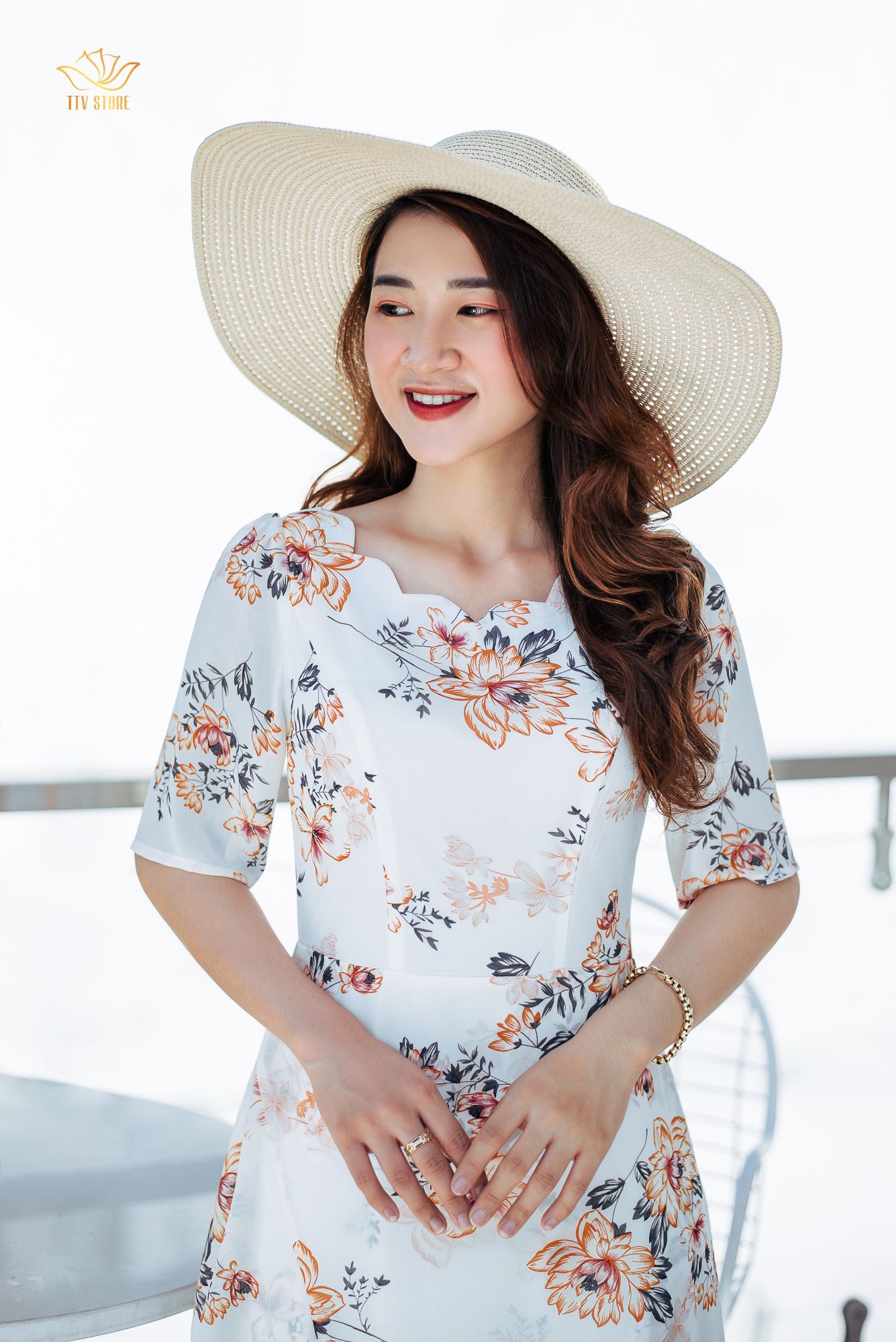 Đầm xoè - Cổ sóng nước tay ngắn - CV - Trắng hoa kem - TTV1016