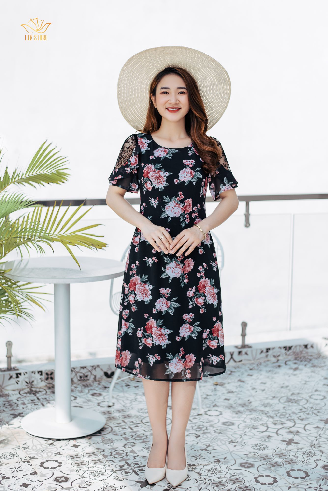 Đầm suông - Cổ tròn tay ngắn phối ren - CD - Đen hoa đỏ - TTV1024 *