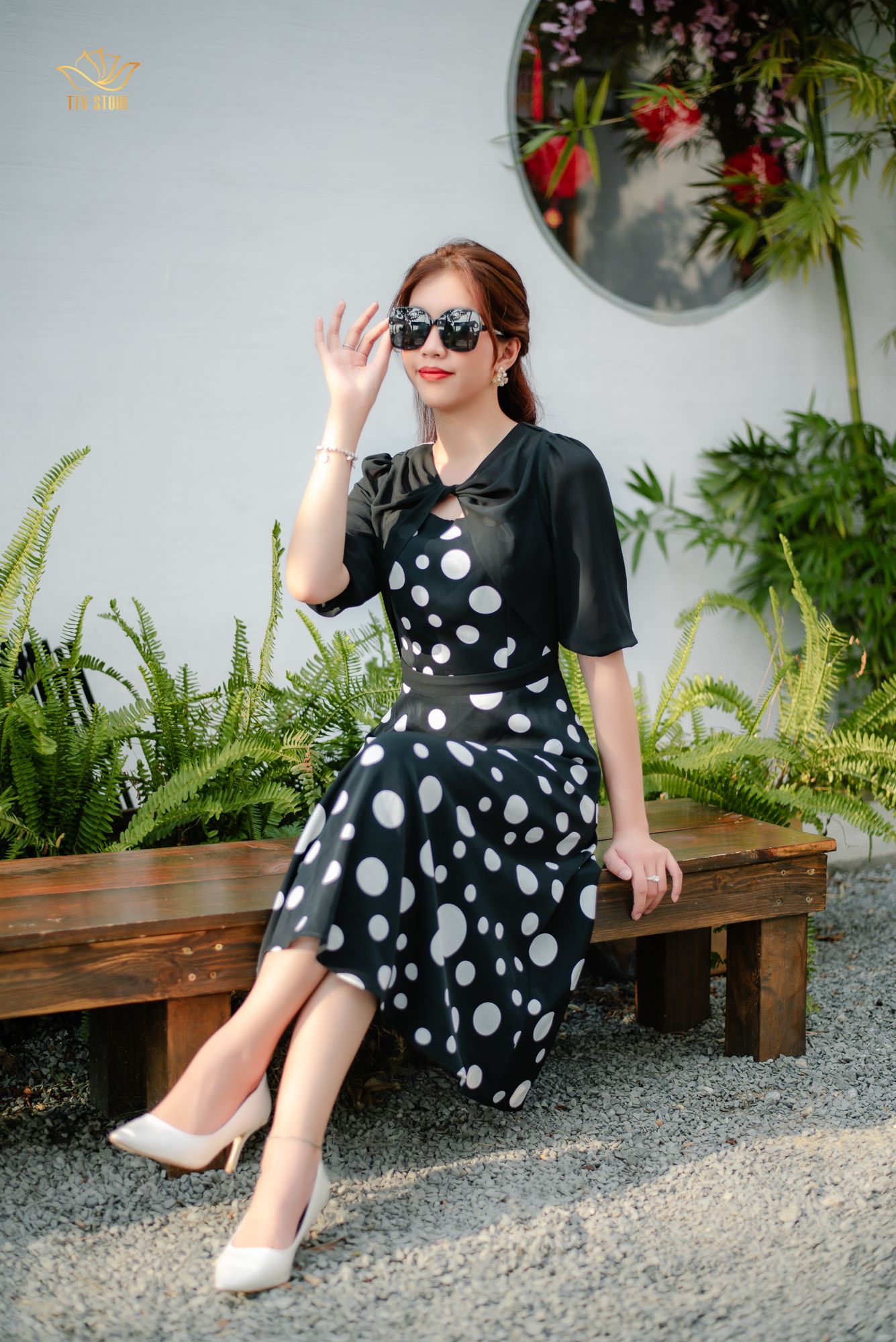 Đầm xòe - Cổ phối nơ tay lỡ - CQ - Đen bi trắng - TTV1274