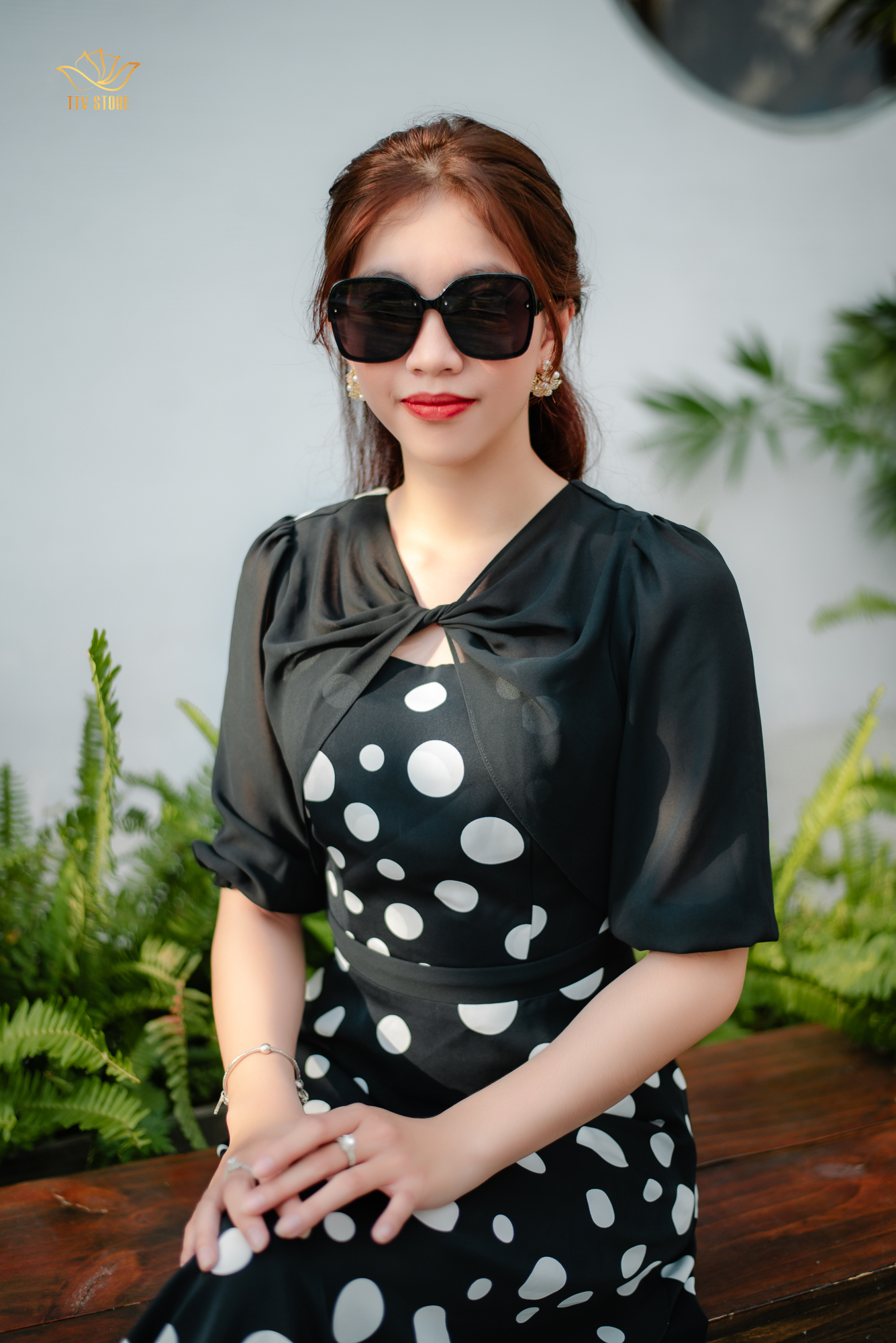 Đầm xòe - Cổ phối nơ tay lỡ - CQ - Đen bi trắng - TTV1274