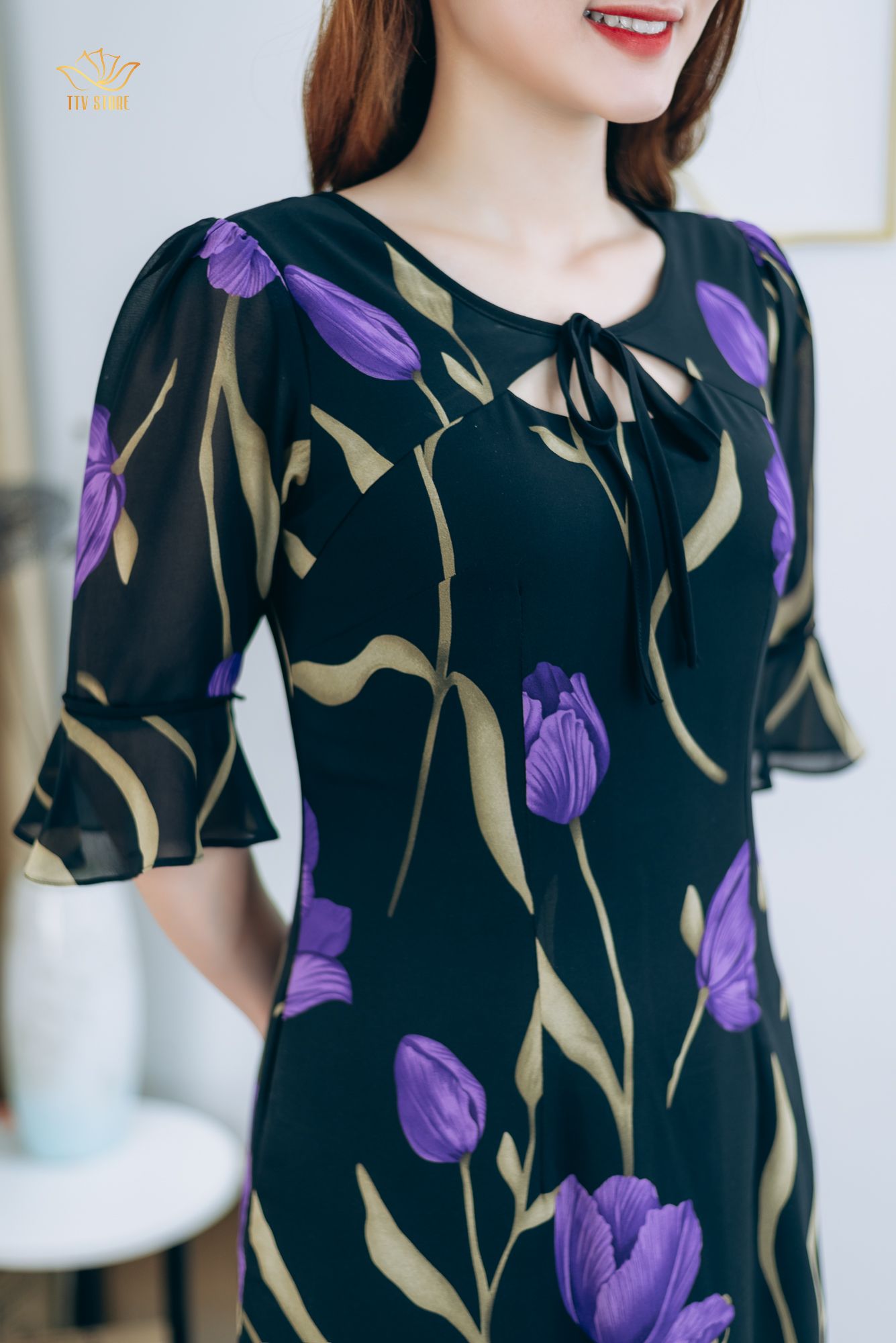 Đầm suông - Cổ tròn cột nơ tay chuông - AH - Đen hoa tím - TTV1301