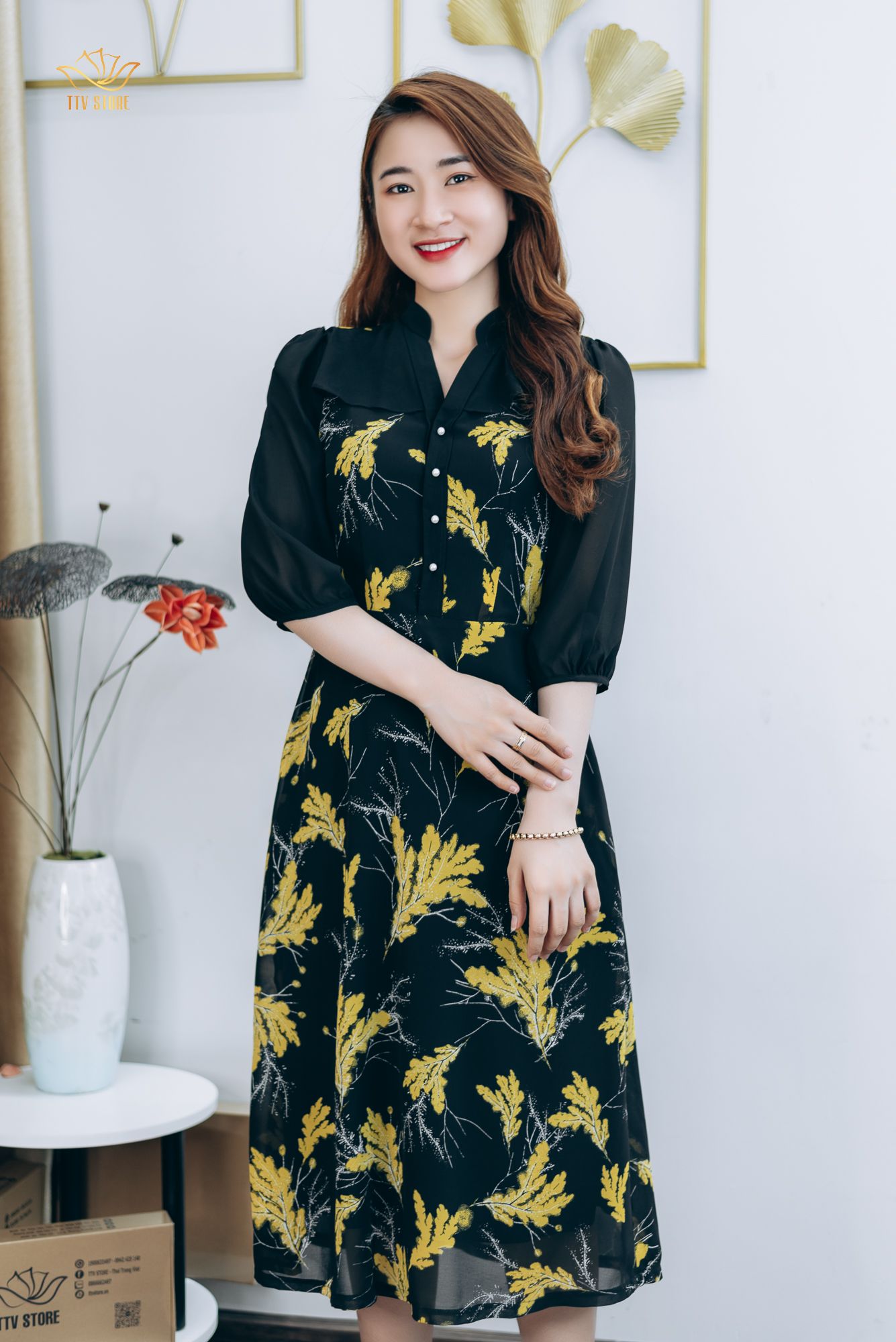 Đầm form A - Cổ trụ kết ngọc tay lỡ - AH - Đen lá vàng - TTV1303