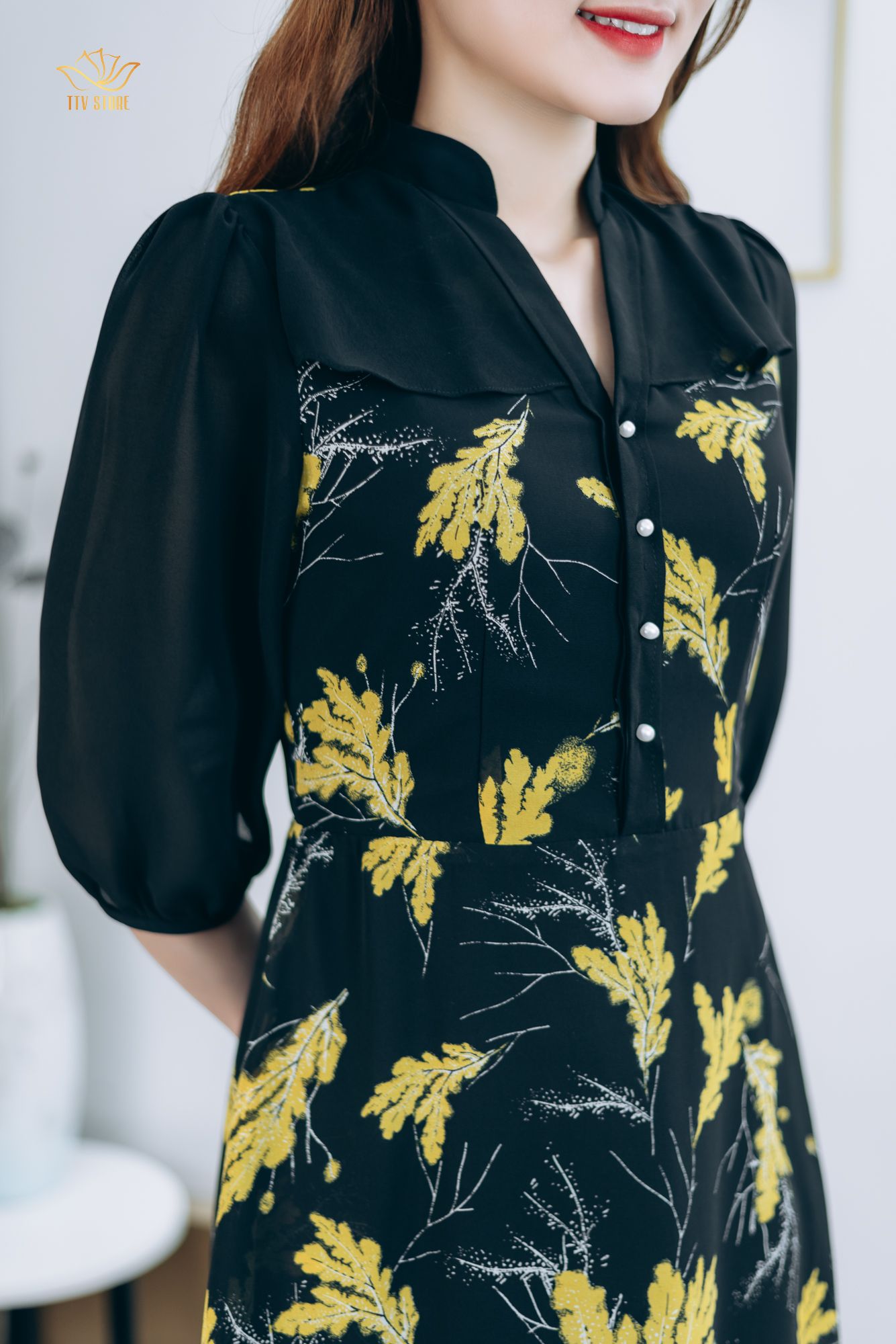 Đầm form A - Cổ trụ kết ngọc tay lỡ - AH - Đen lá vàng - TTV1303