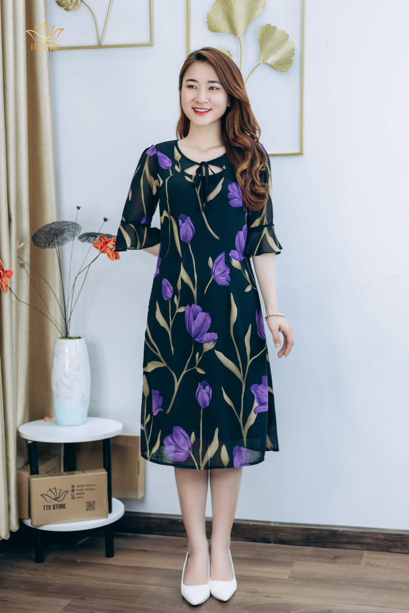 Đầm suông - Cổ tròn cột nơ tay chuông - AH - Đen hoa tím - TTV1301